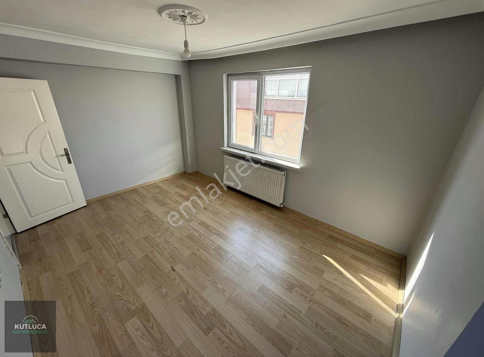 3+1 Okul Ve Market Yakını Masrafsız Ara Kat Asansörlü Kök Tapu!! - Görsel 4