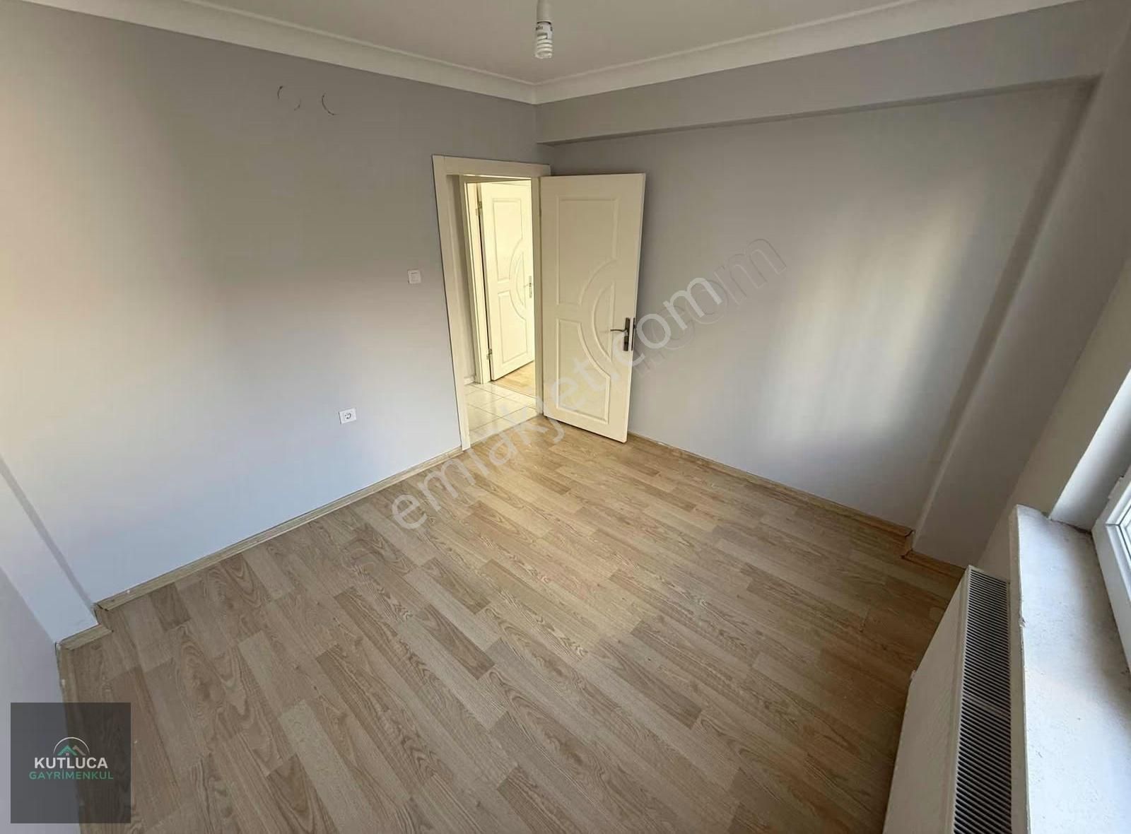 3+1 Okul Ve Market Yakını Masrafsız Ara Kat Asansörlü Kök Tapu!! - Görsel 8