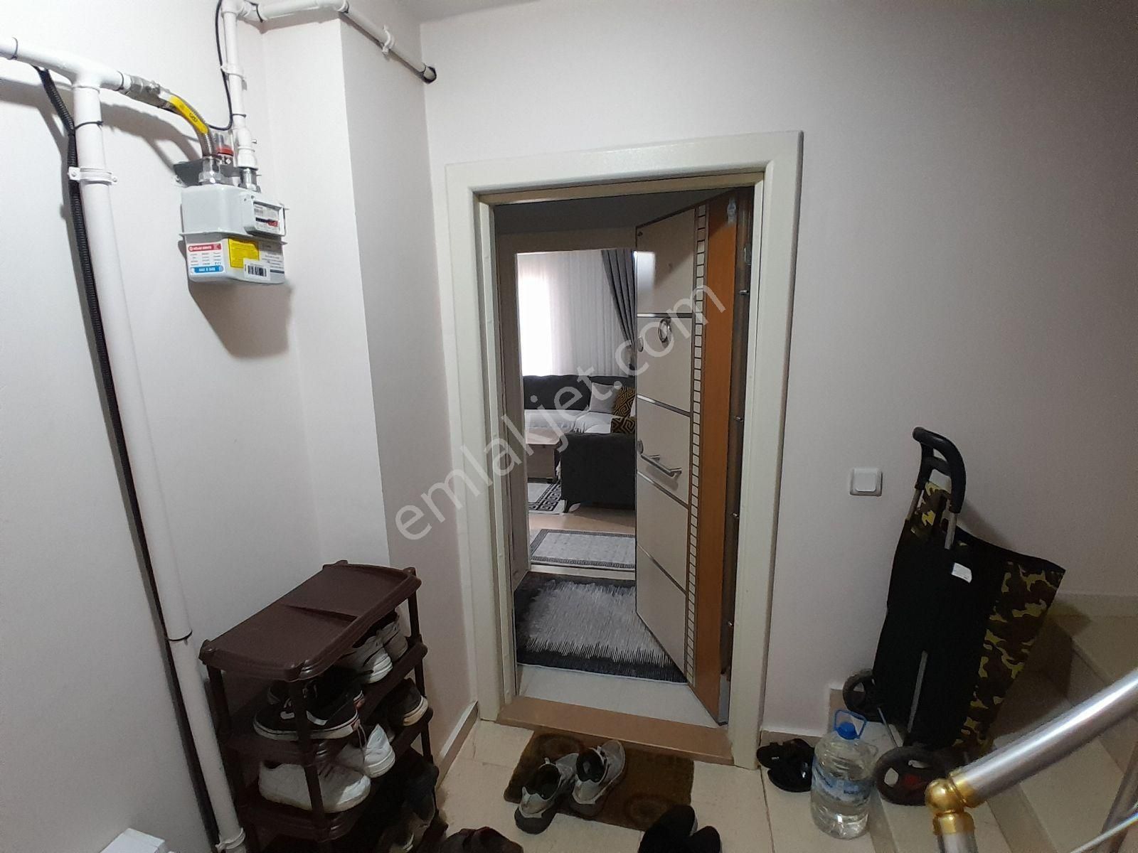 Uğur Çevik'ten Satılık 3+1 130m2 Üstdubleks İskanlı Metro 1dk - Görsel 6