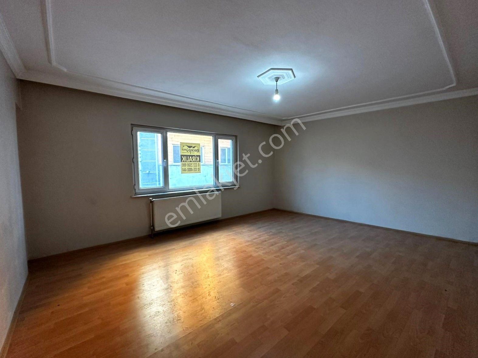 Recep Ümit Emlak'tan Gazi Yakup Satar Caddesi Yakınında Ferah Ara Kat Kiralık 3+1 Daire - Görsel 4