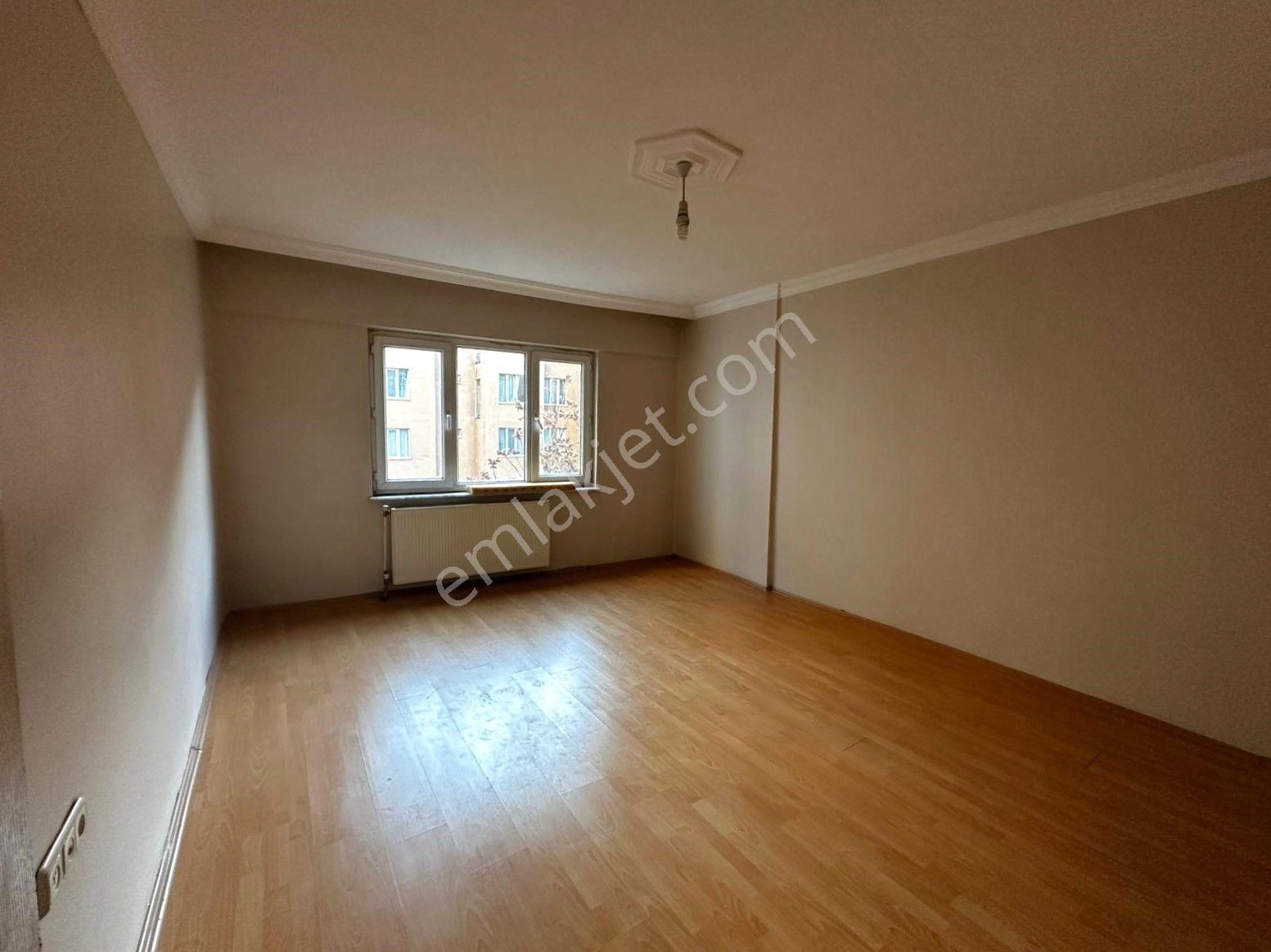 Recep Ümit Emlak'tan Gazi Yakup Satar Caddesi Yakınında Ferah Ara Kat Kiralık 3+1 Daire