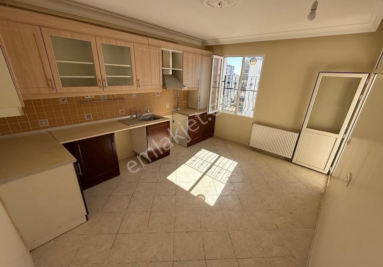 İz'den Yurt Mahallesin'de 4+1 Satılık Geniş Oturumlu Daire