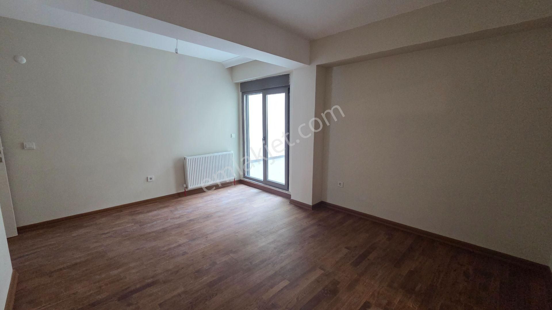 Selimiye & Karlık Bayırı Sokak’ta, Deniz Manzaralı Yüksek Giriş 2+1 - Görsel 9