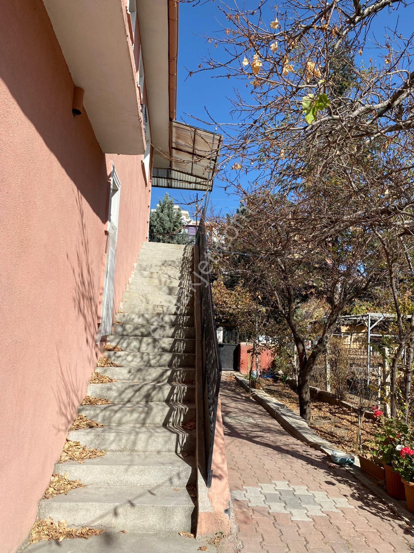 Ereğlinin Merkezinde 2 Katlı Müstakil Ev - Görsel 8