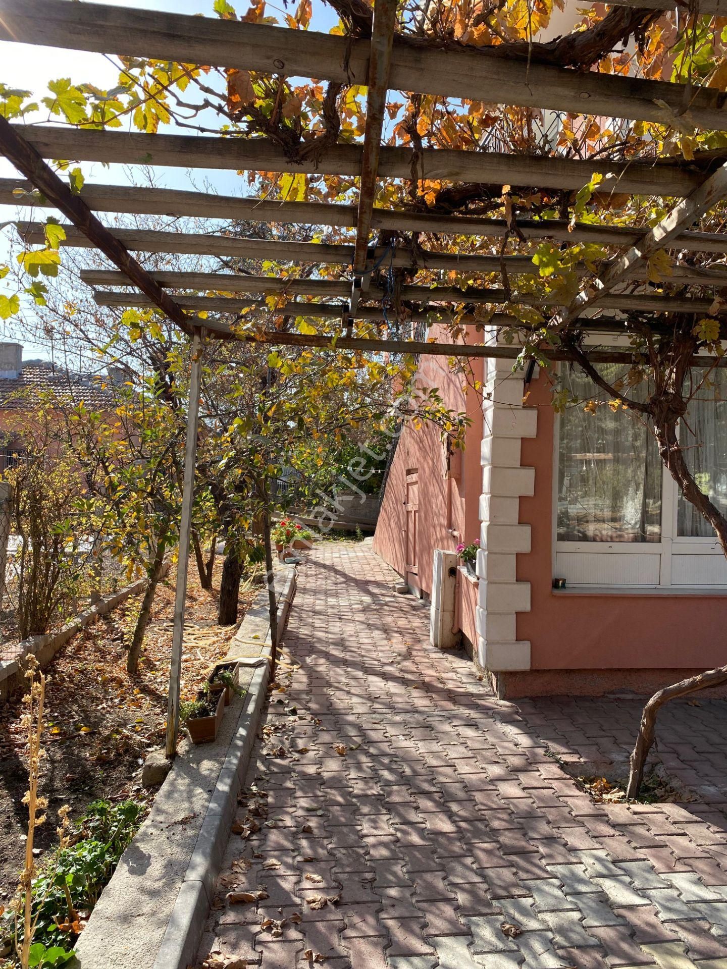 Ereğlinin Merkezinde 2 Katlı Müstakil Ev - Görsel 5