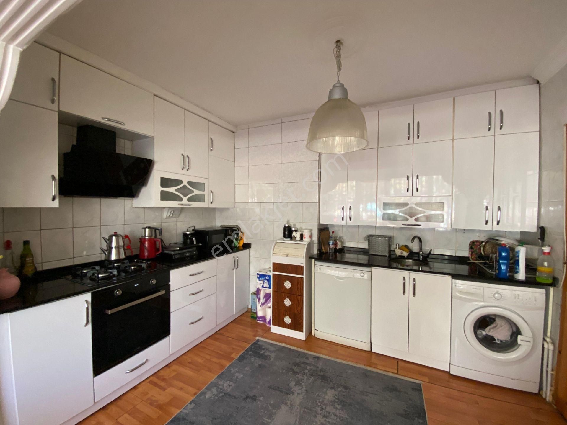 Ereğlinin Merkezinde 2 Katlı Müstakil Ev - Görsel 16