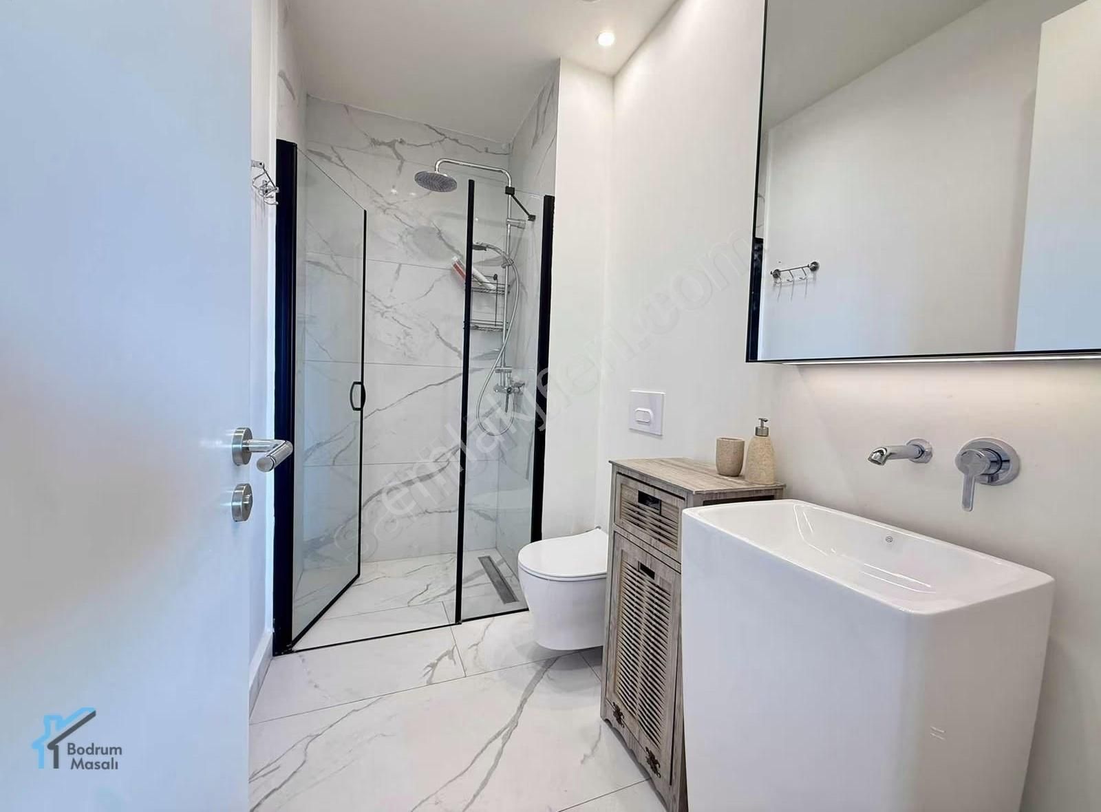 Tilkicik'te Varyap'ta Açık Deniz Manzaralı 1+1 Residence Dairesi - Görsel 4