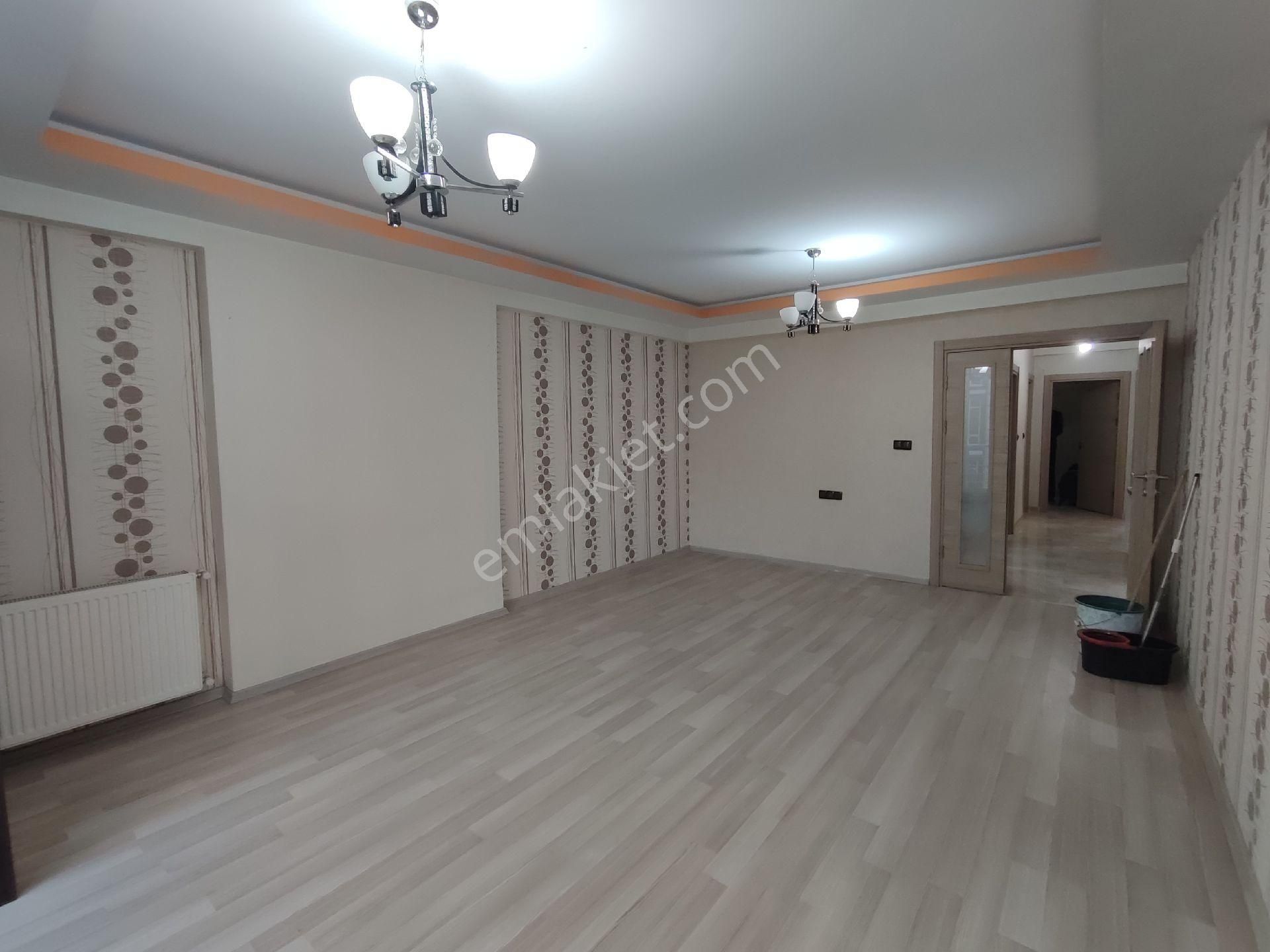 Cadde 17 Emlaktan 3+1 Arakat