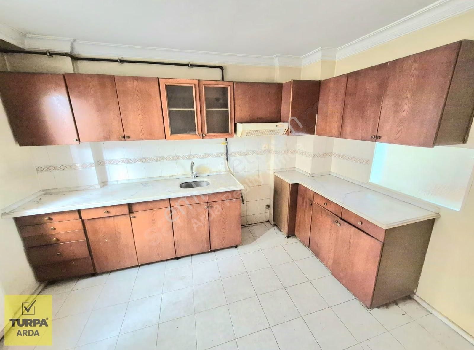 K.yaka Çarşı Yakını Asansörlü Otoparklı D.gazlı 3+1 150 M2 - Görsel 7