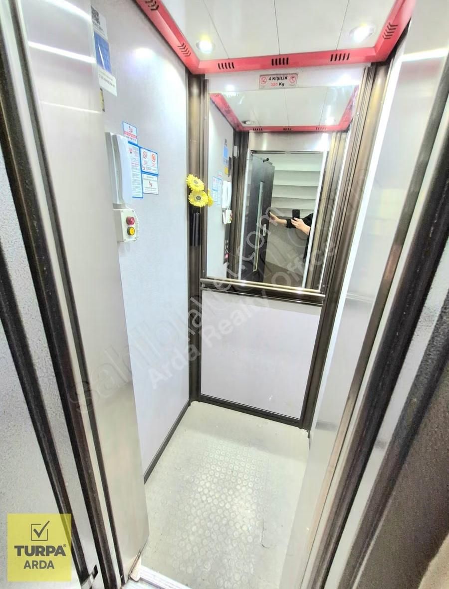 K.yaka Çarşı Yakını Asansörlü Otoparklı D.gazlı 3+1 150 M2 - Görsel 8