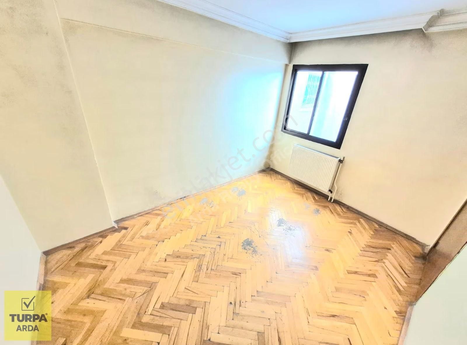 K.yaka Çarşı Yakını Asansörlü Otoparklı D.gazlı 3+1 150 M2 - Görsel 3
