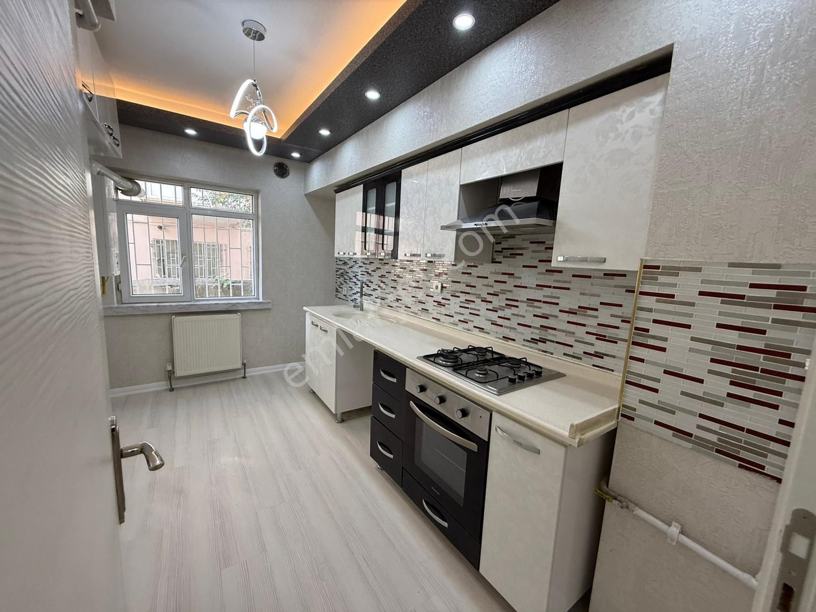 Bilgen Vatan'dan Tepebaşı'nda Cadde Yakını Megalüks Yapılı Giriş Kat Ön Cephe Satılık 3+1 Daire - Görsel 4