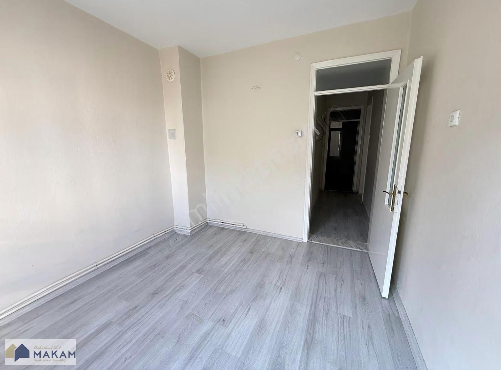 Yaka Caddesinde Yeni Bakım Yapılmış Satılık 2+1 Daire - Görsel 6