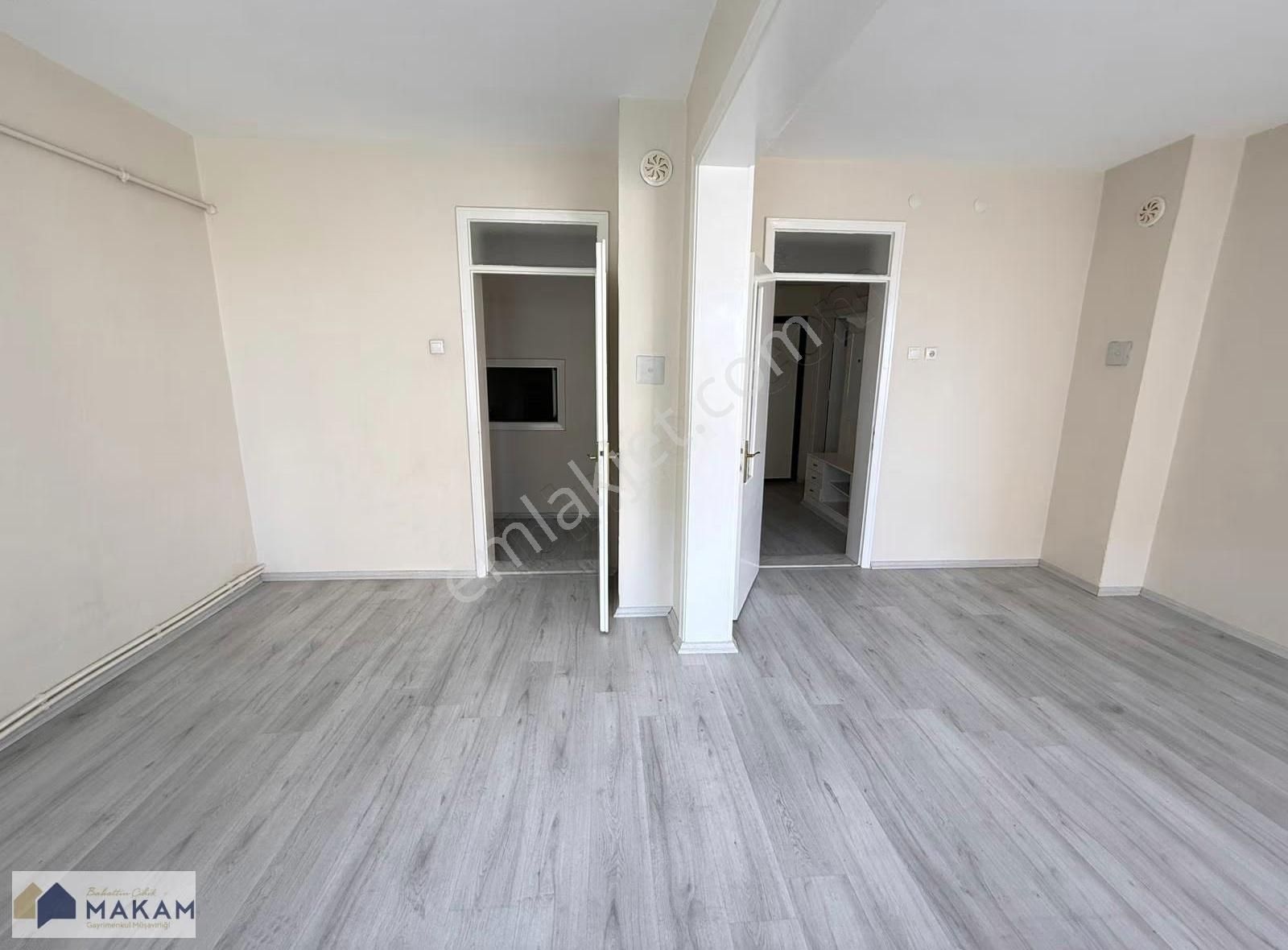 Yaka Caddesinde Yeni Bakım Yapılmış Satılık 2+1 Daire - Görsel 14