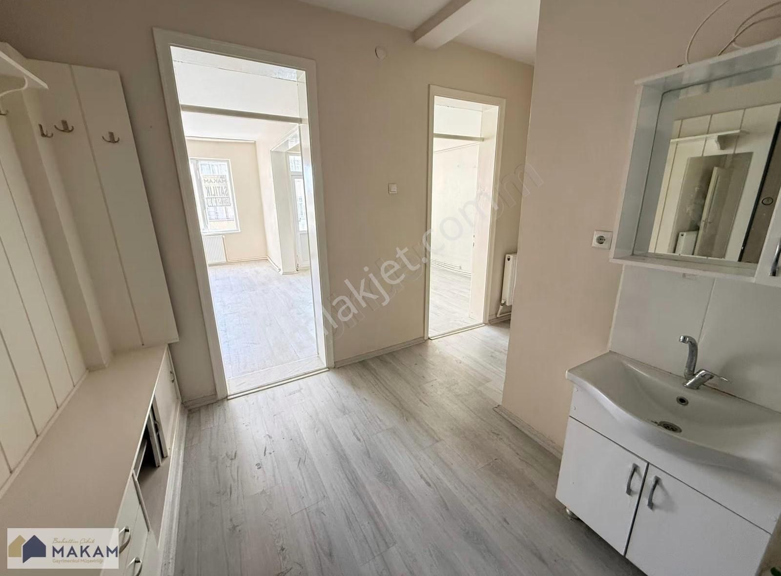 Yaka Caddesinde Yeni Bakım Yapılmış Satılık 2+1 Daire - Görsel 5
