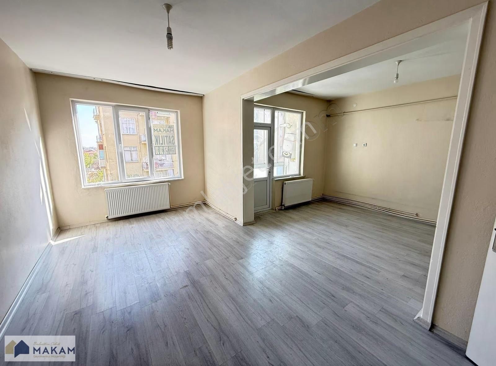 Yaka Caddesinde Yeni Bakım Yapılmış Satılık 2+1 Daire - Görsel 3