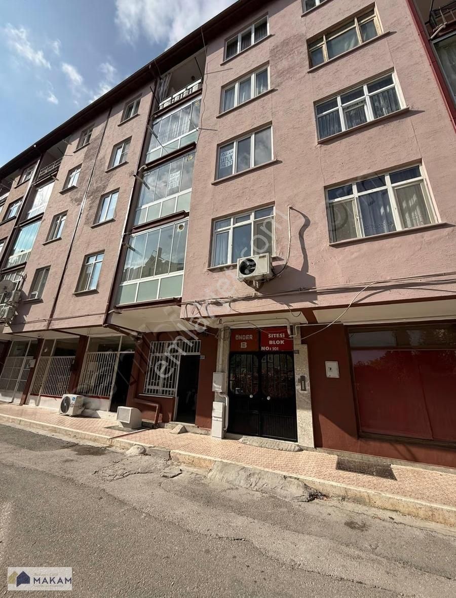 Yaka Caddesinde Yeni Bakım Yapılmış Satılık 2+1 Daire