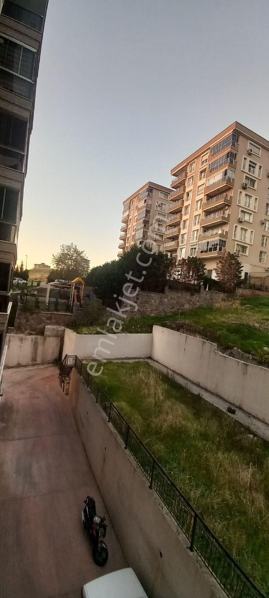 Çiğli Esentepe Mah 7 Yıllık Ebeveyin Banyolu Çift Balkonlu Daire - Görsel 26