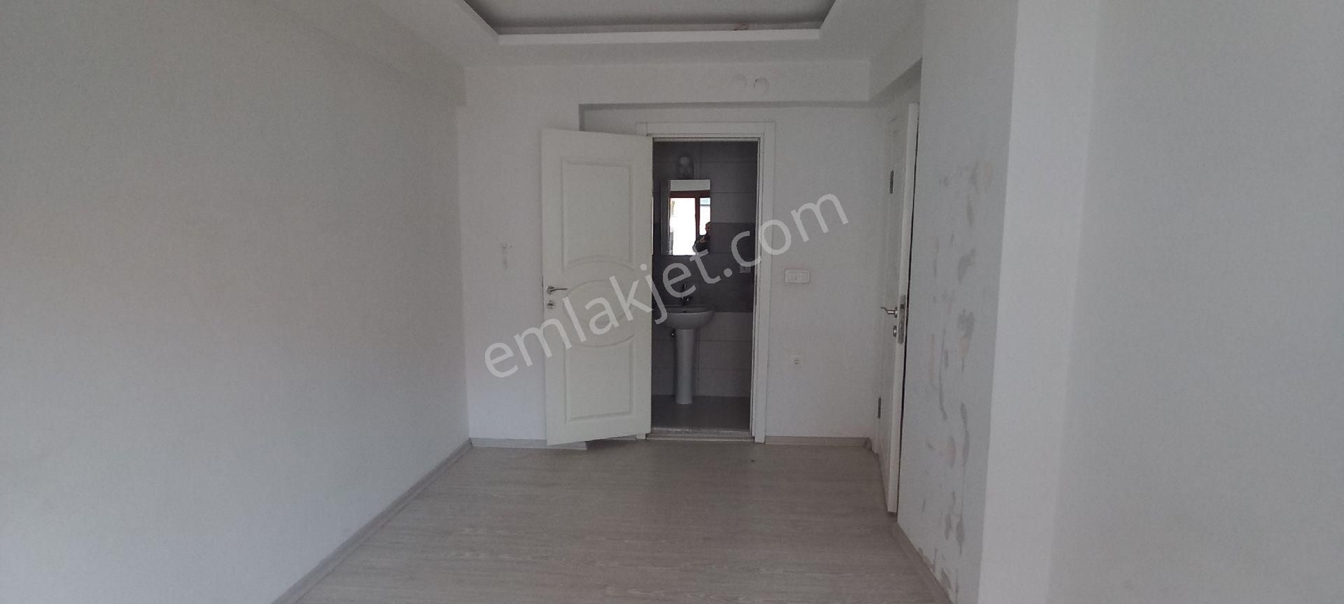 Çiğli Esentepe Mah 7 Yıllık Ebeveyin Banyolu Çift Balkonlu Daire - Görsel 13