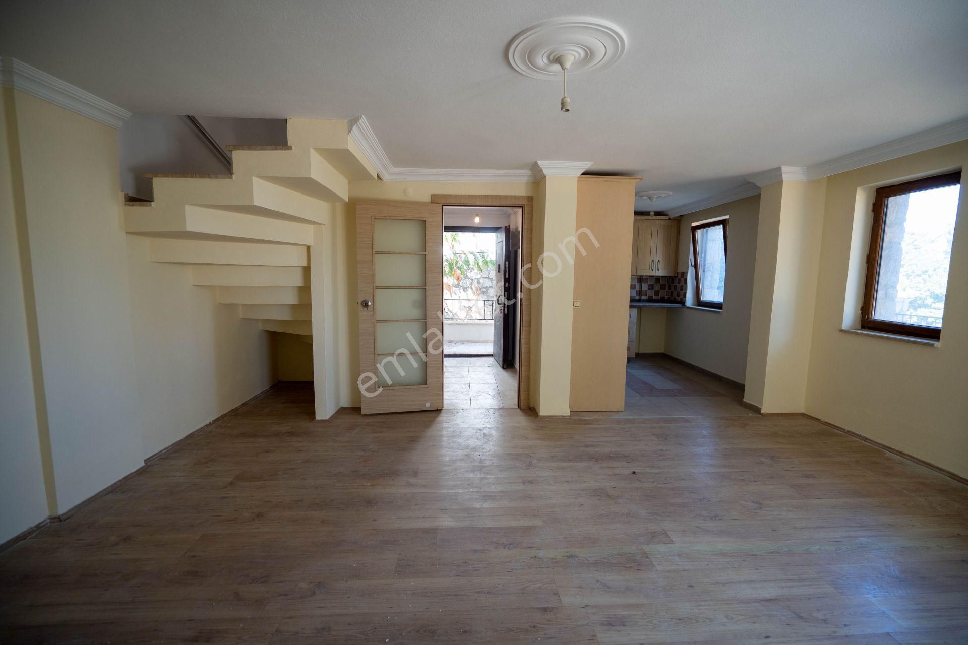 Datça Merkezde Satılık Deniz Gören Müstakil 3+1tripleks 180m2 Villa - Görsel 7