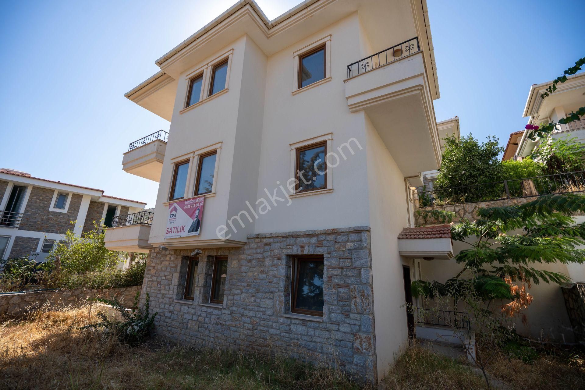 Datça Merkezde Satılık Deniz Gören Müstakil 3+1tripleks 180m2 Villa