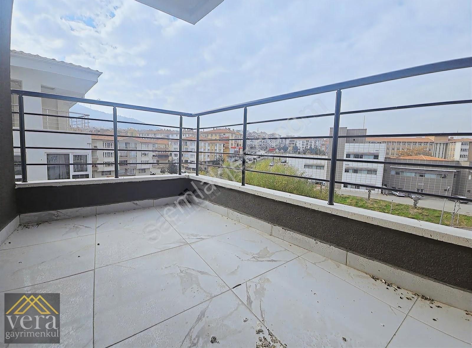Karapürçek'de Ara Kat Ön Cephe Sıfır Kiralık 3+1 Daire - Görsel 4