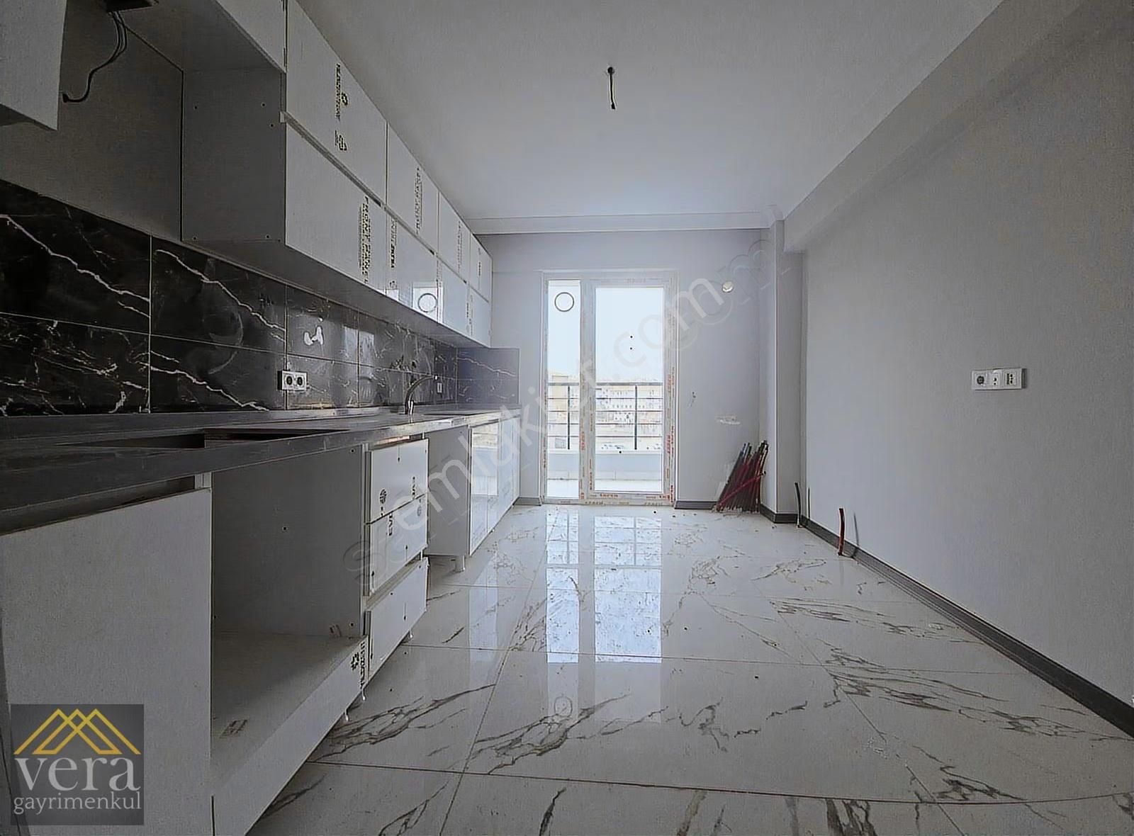 Karapürçek'de Ara Kat Ön Cephe Sıfır Kiralık 3+1 Daire - Görsel 2