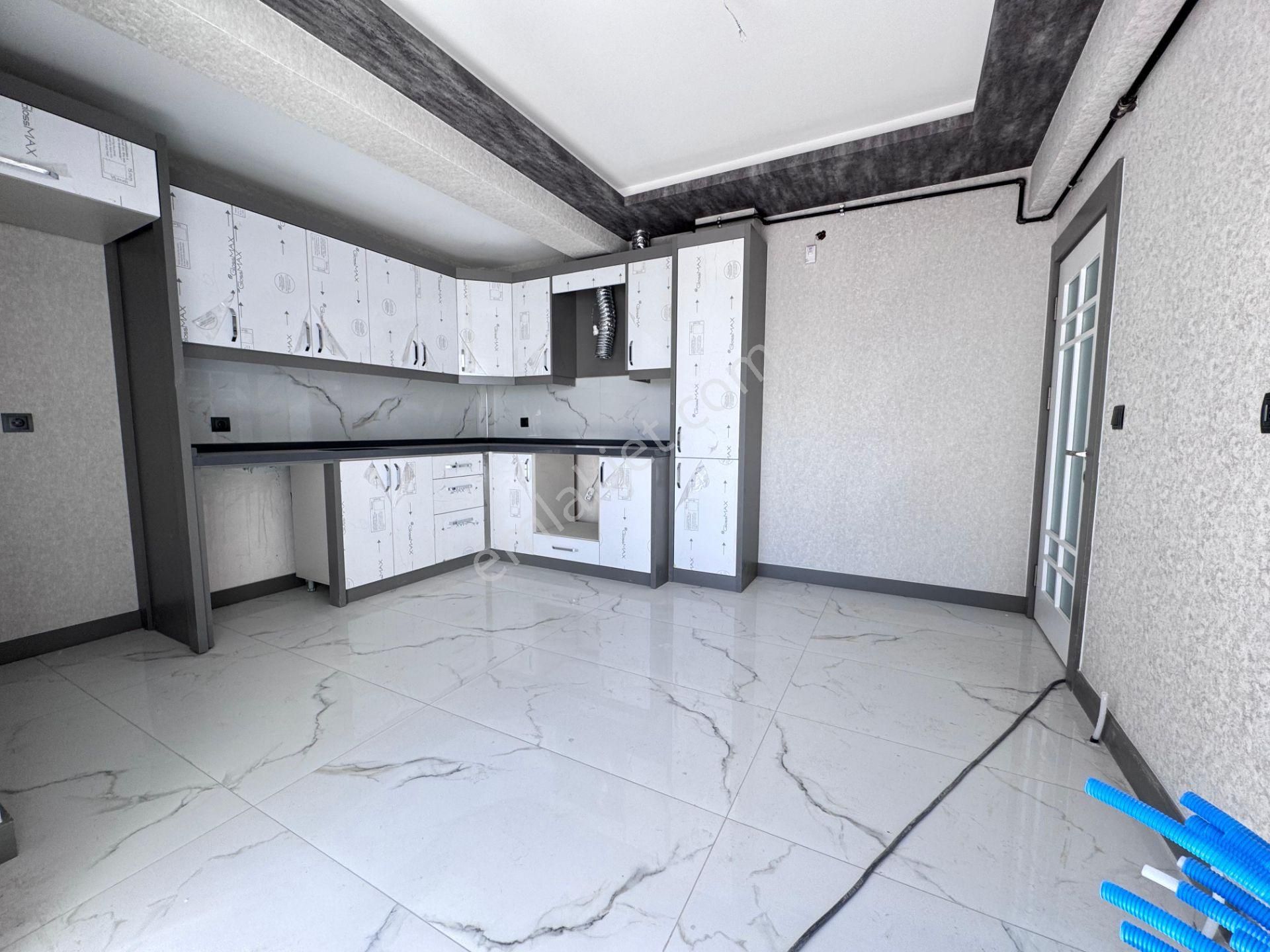 Yenikent Mustafa Kemal'de Cadde'de Satılık 4+1 Daire - Görsel 3