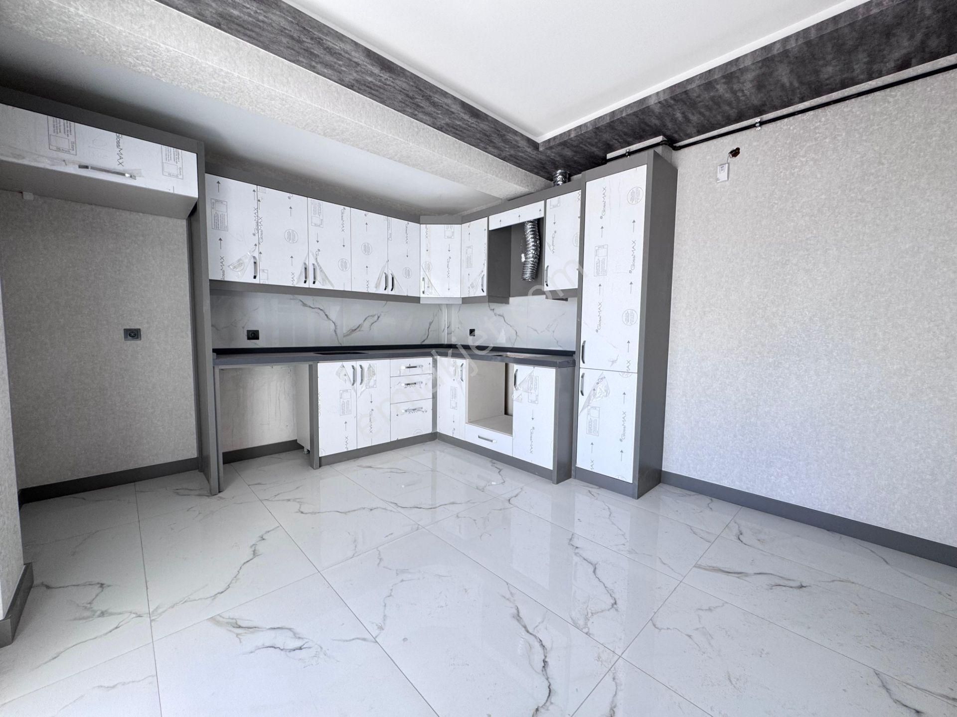 Yenikent Mustafa Kemal'de Cadde'de Satılık 4+1 Daire - Görsel 2