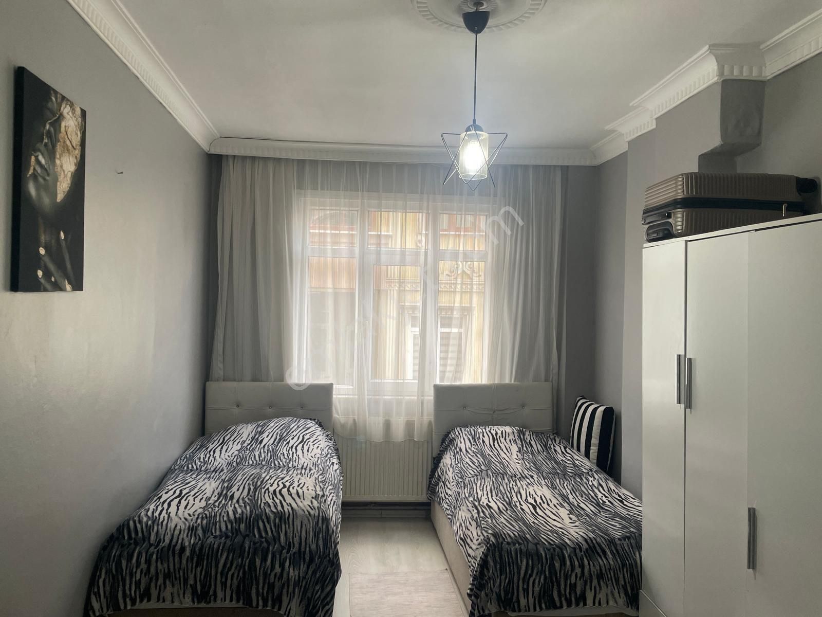 İstanbul Esenler Oruç Reis Mahallesinde 2+1 Satılık Daire - Görsel 2