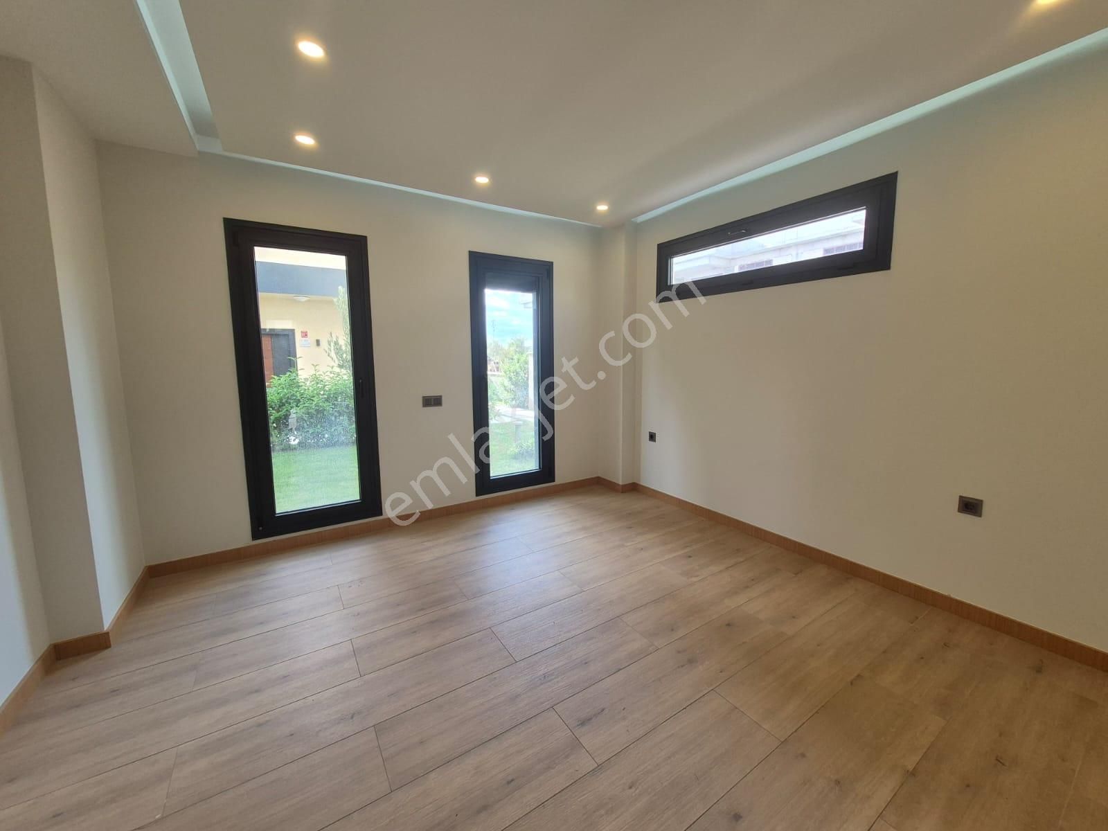 Poyraz Gayrimenkul'den Güre'de Satılık Ultra Lüks Tek Müstakil Villa - Görsel 41