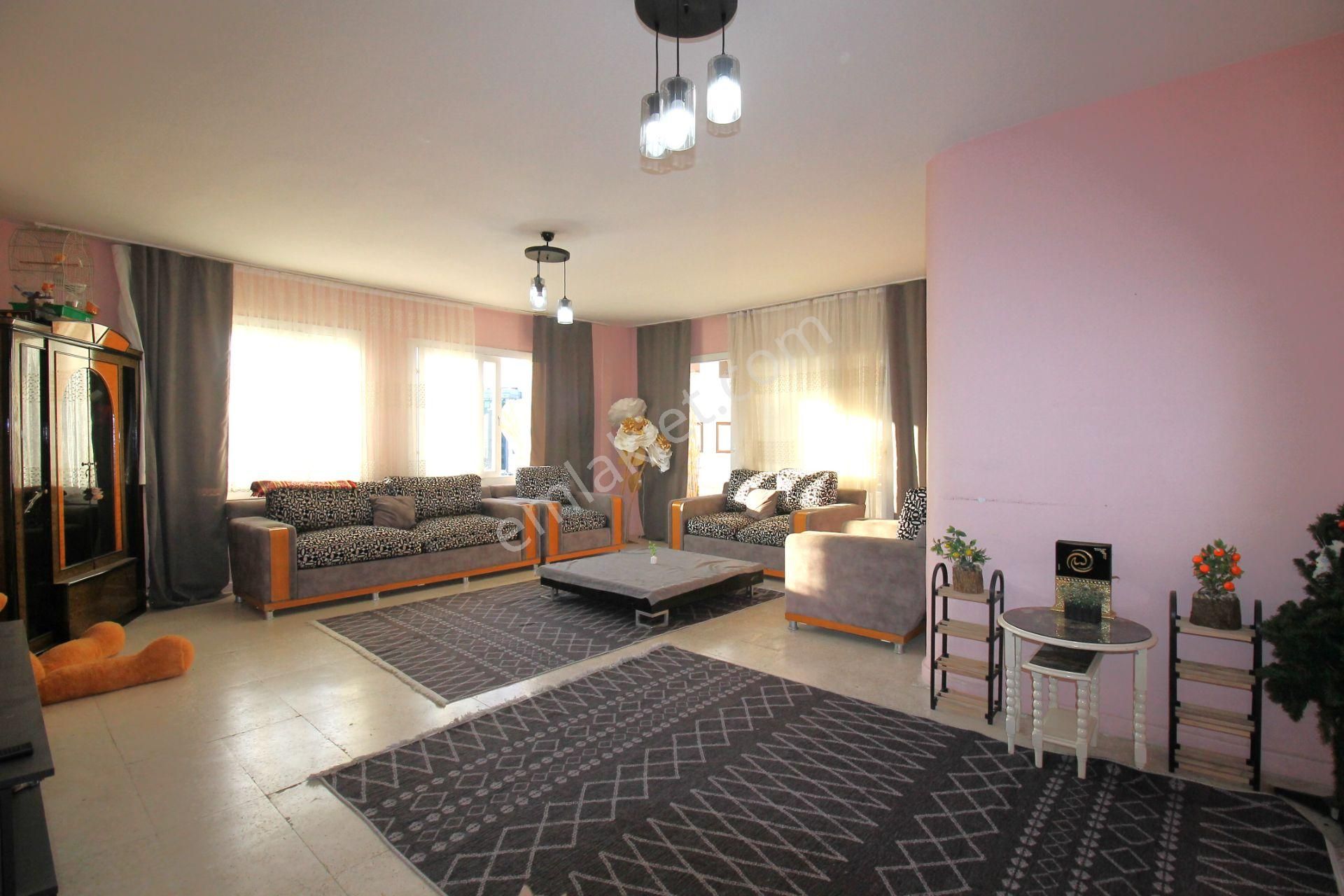 Retro’dan Vipol Civarı Site İçi Dokunuşlarınızla Tarz Yaratacağınız Geniş 3+1