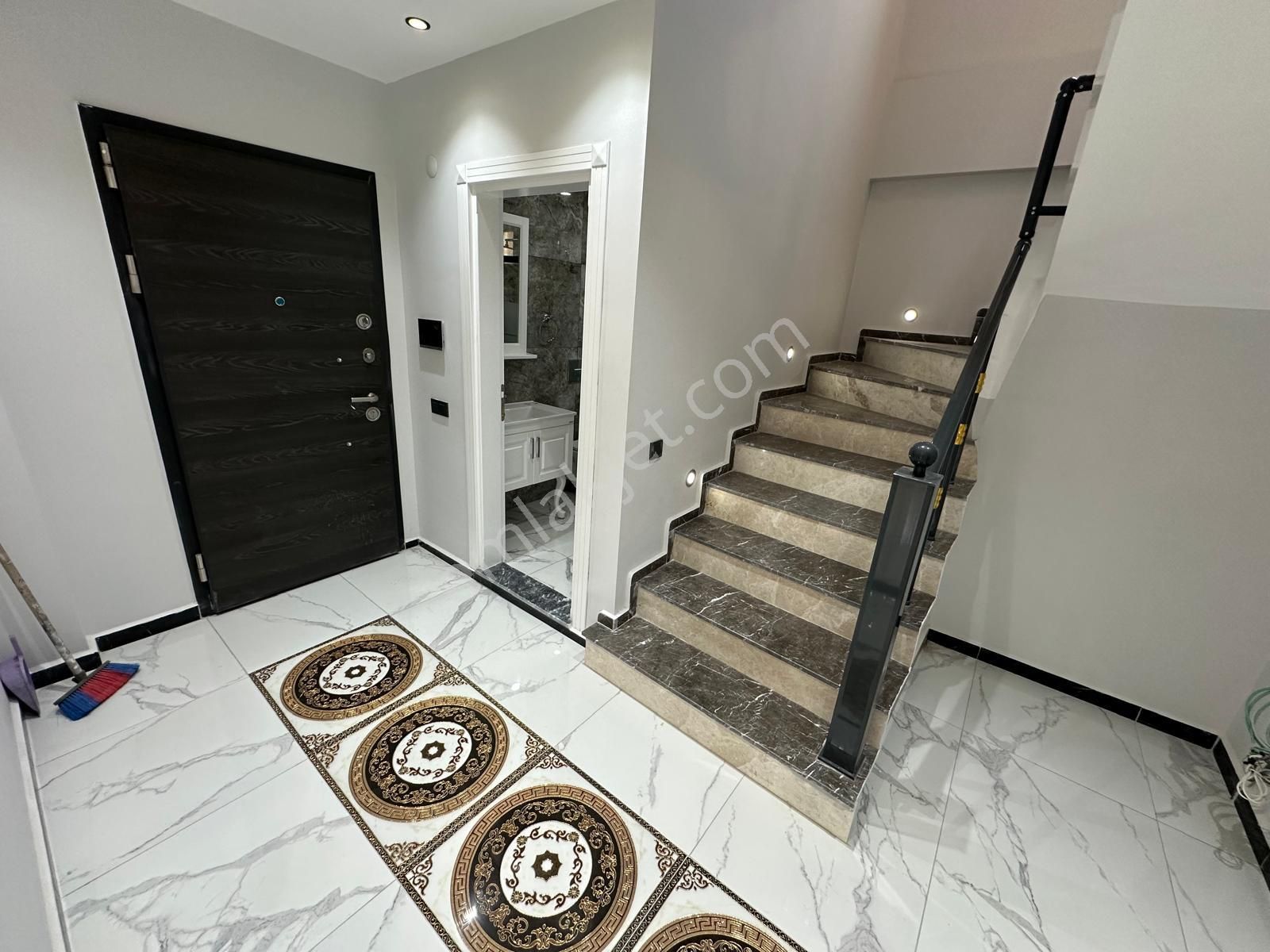 Didim Merkezde Tam Müstakil Havuzlu Villa