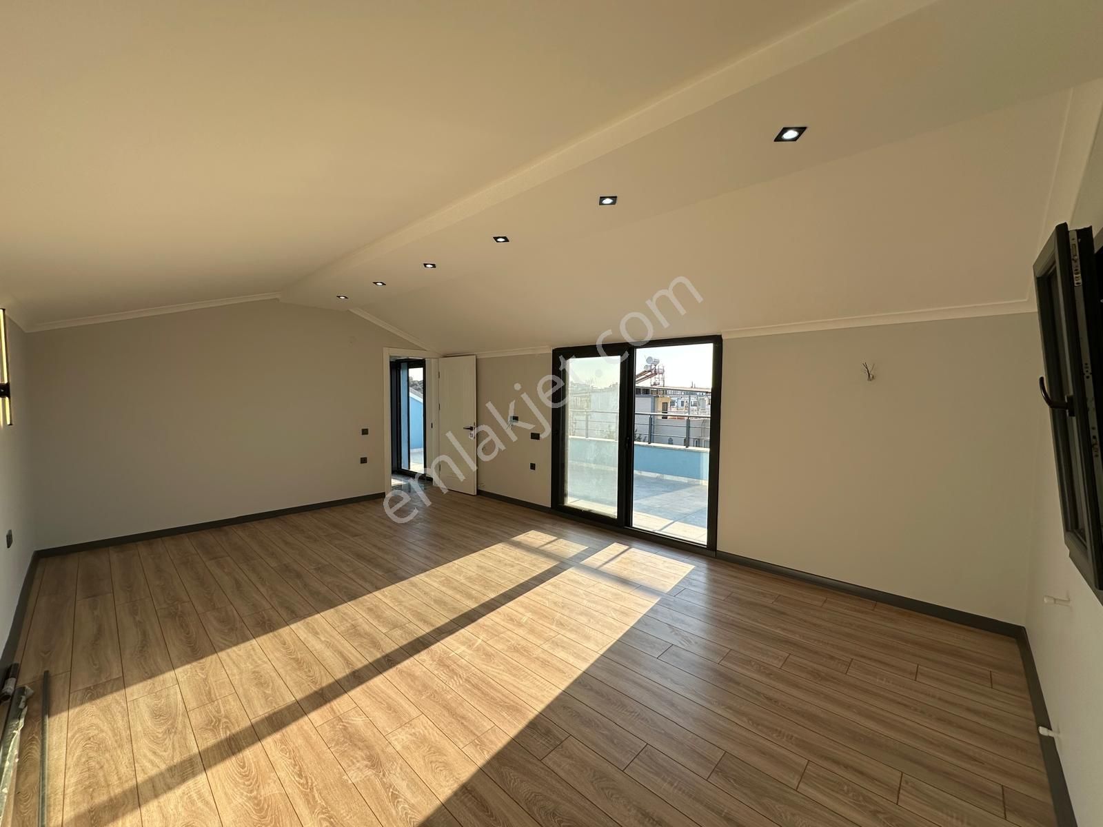 Didim Merkezde Tam Müstakil Havuzlu Villa - Görsel 24