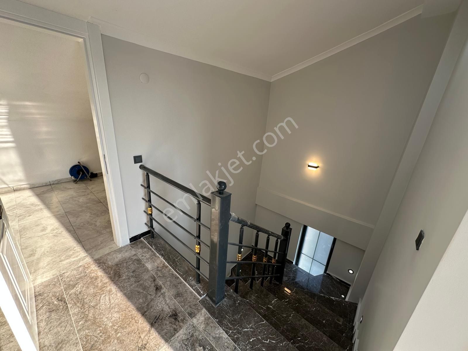 Didim Merkezde Tam Müstakil Havuzlu Villa - Görsel 23