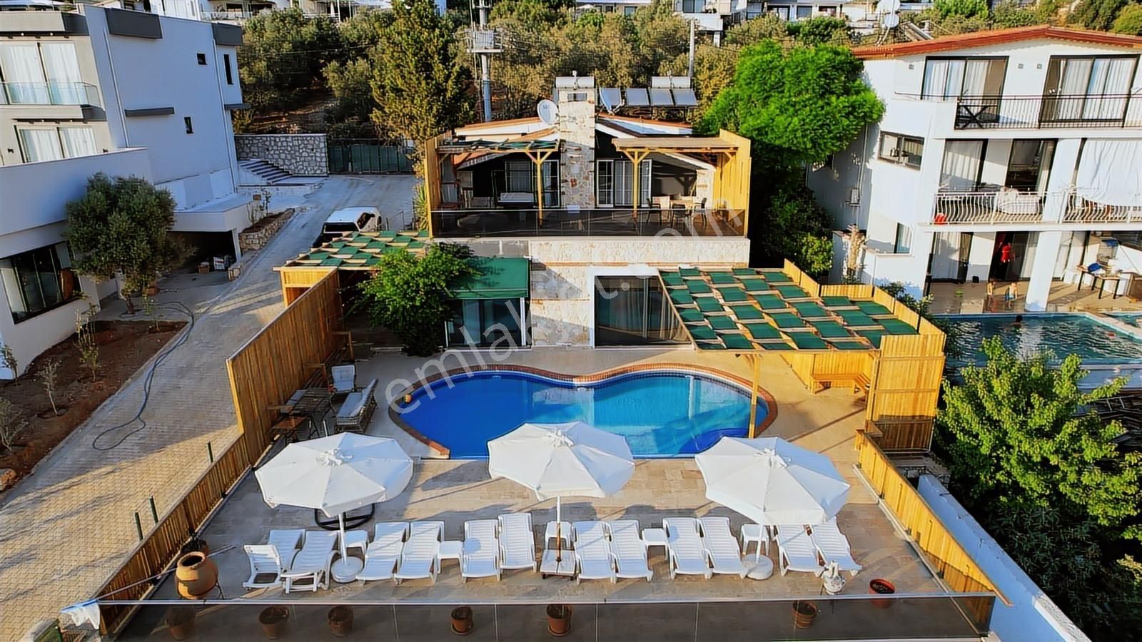 Kalkanda 3 Bağımsız Bölümlü 2 Ayrı Havuzlu Muhteşem Villa - Görsel 11