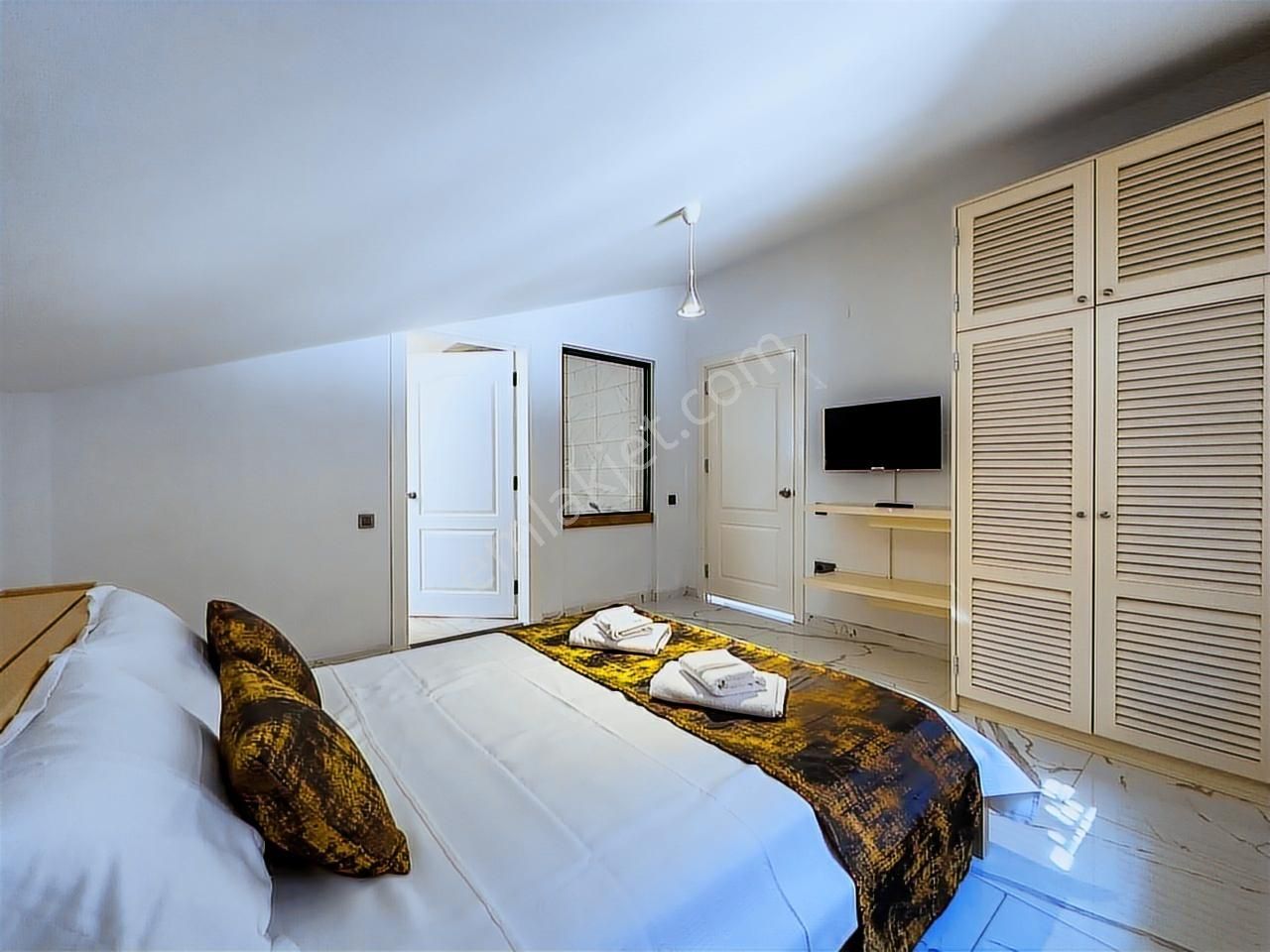 Kalkanda 3 Bağımsız Bölümlü 2 Ayrı Havuzlu Muhteşem Villa - Görsel 25