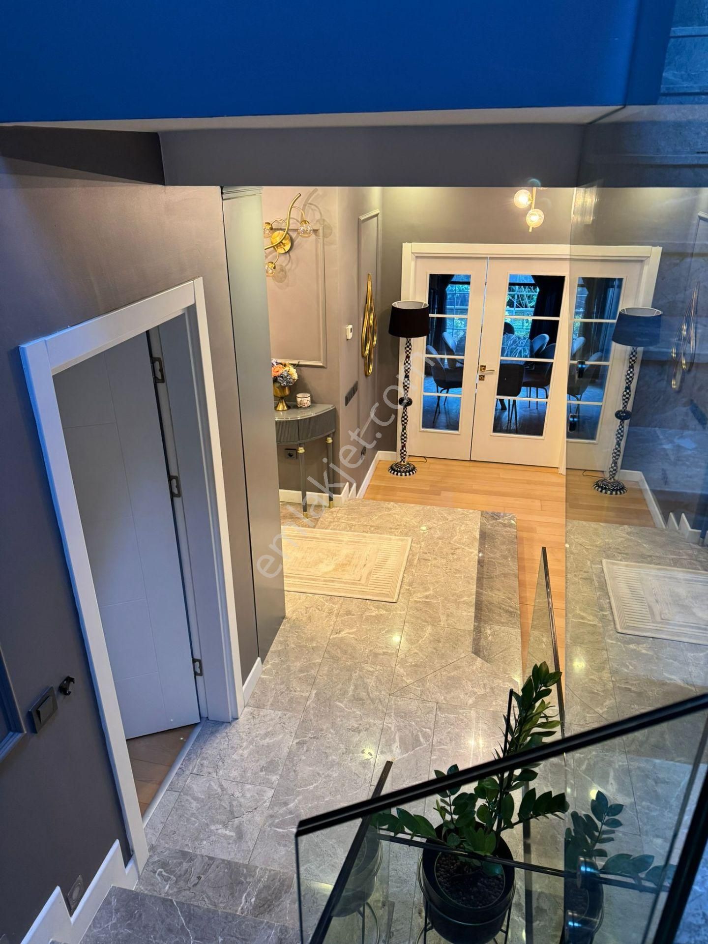 Uskumruköy Havuzlu Site İçerisinde Satılık Villa - Görsel 23