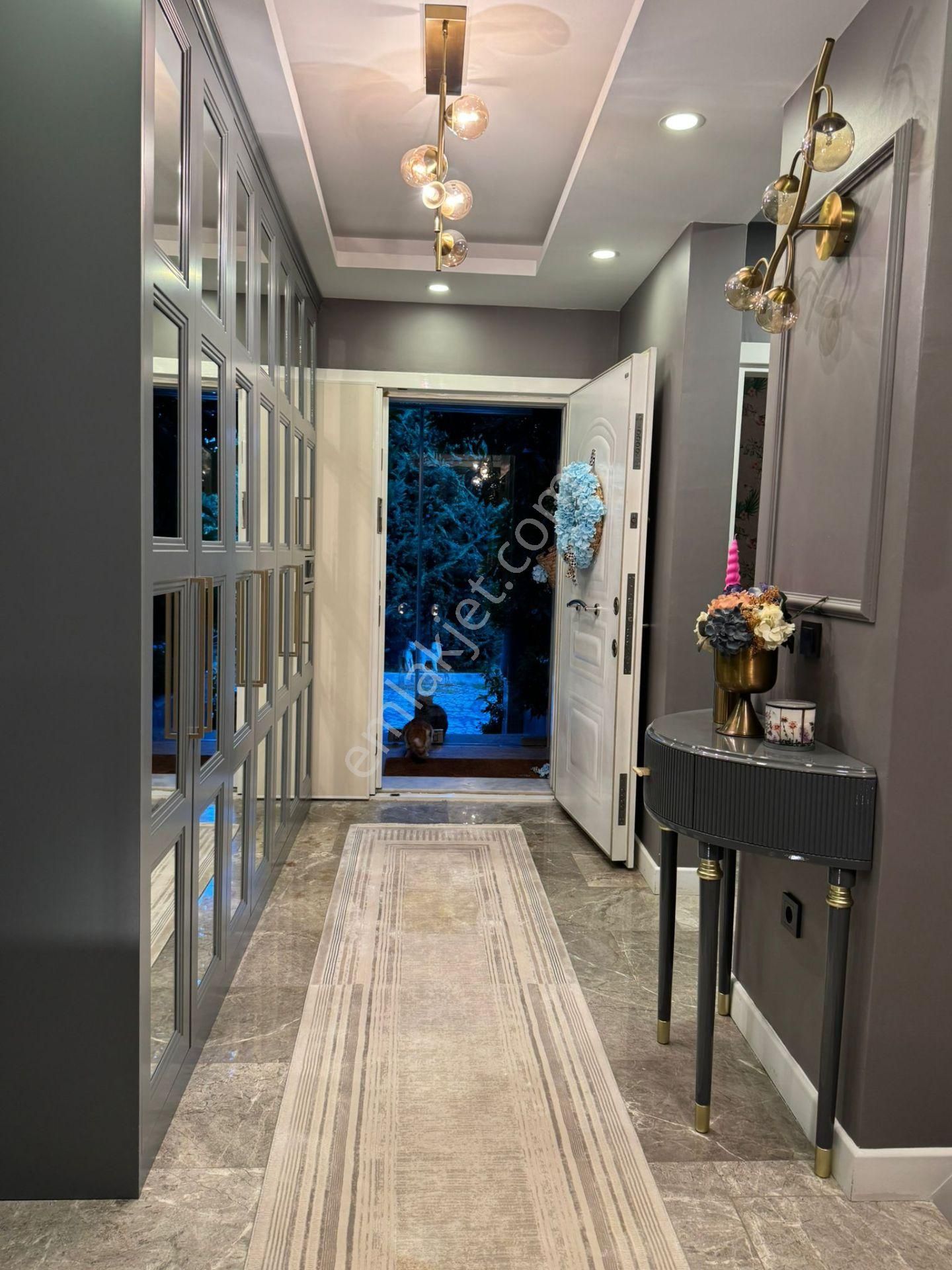 Uskumruköy Havuzlu Site İçerisinde Satılık Villa - Görsel 8