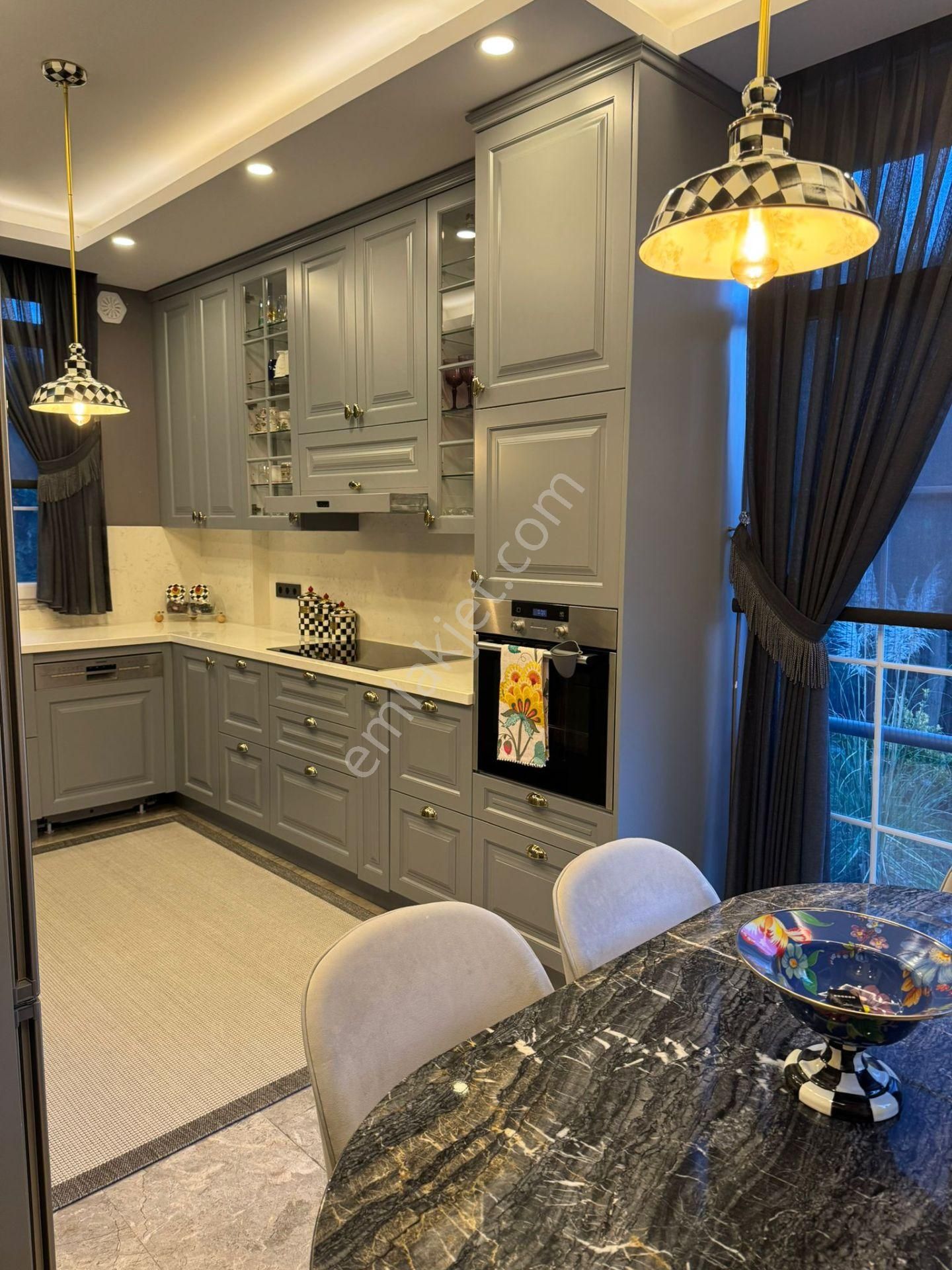 Uskumruköy Havuzlu Site İçerisinde Satılık Villa - Görsel 12