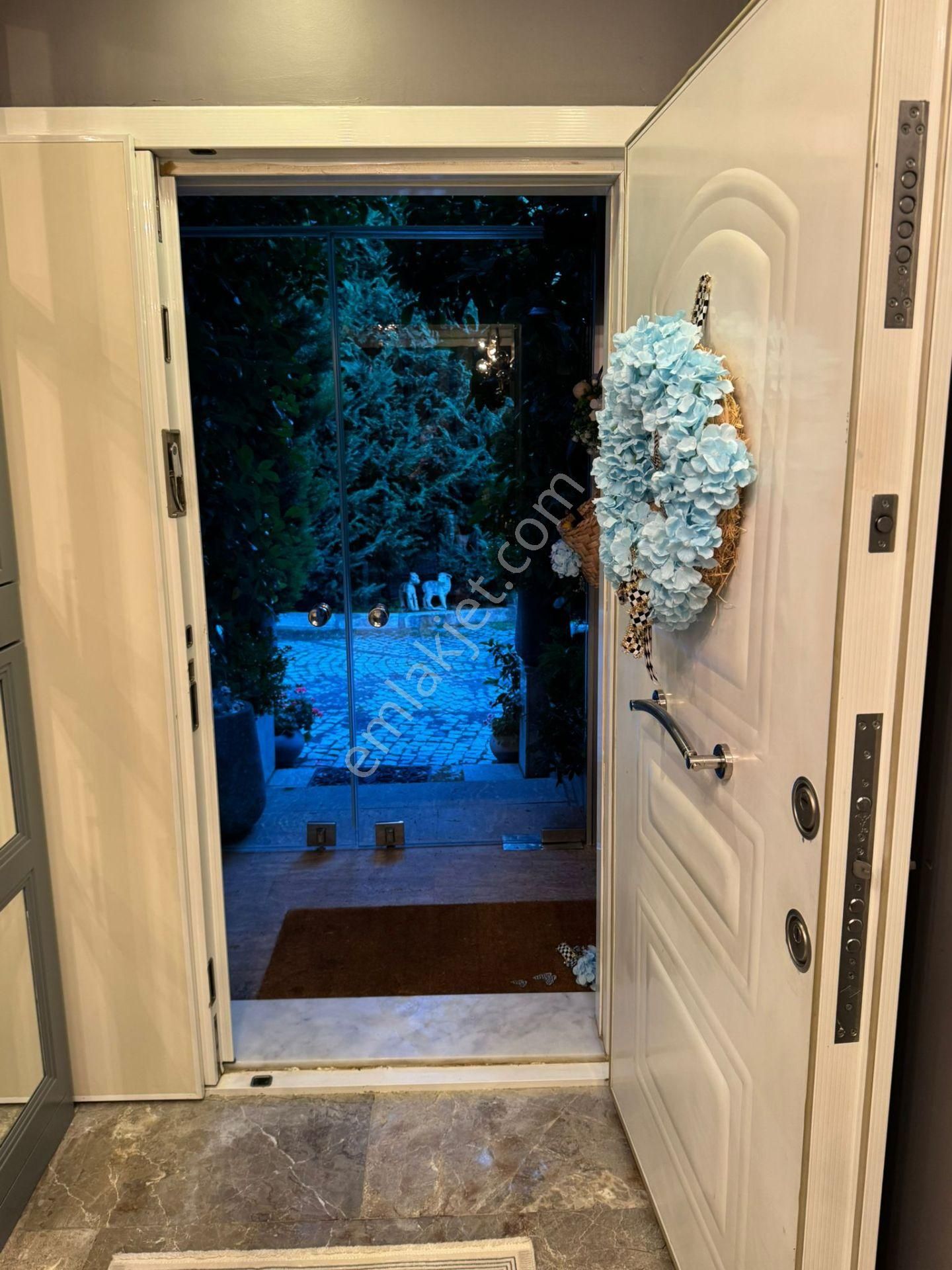 Uskumruköy Havuzlu Site İçerisinde Satılık Villa - Görsel 16