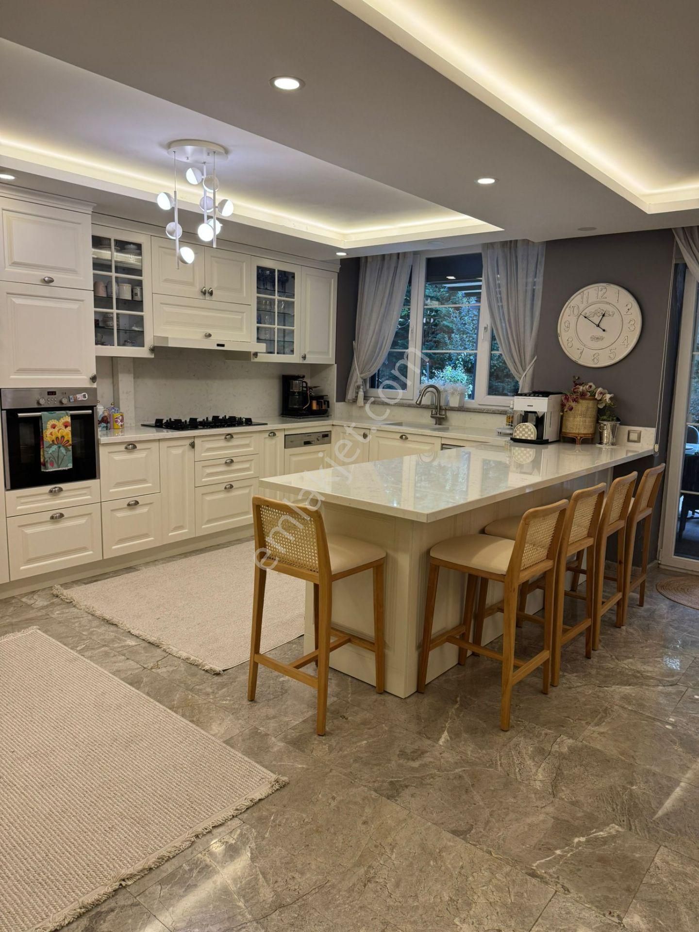 Uskumruköy Havuzlu Site İçerisinde Satılık Villa - Görsel 14