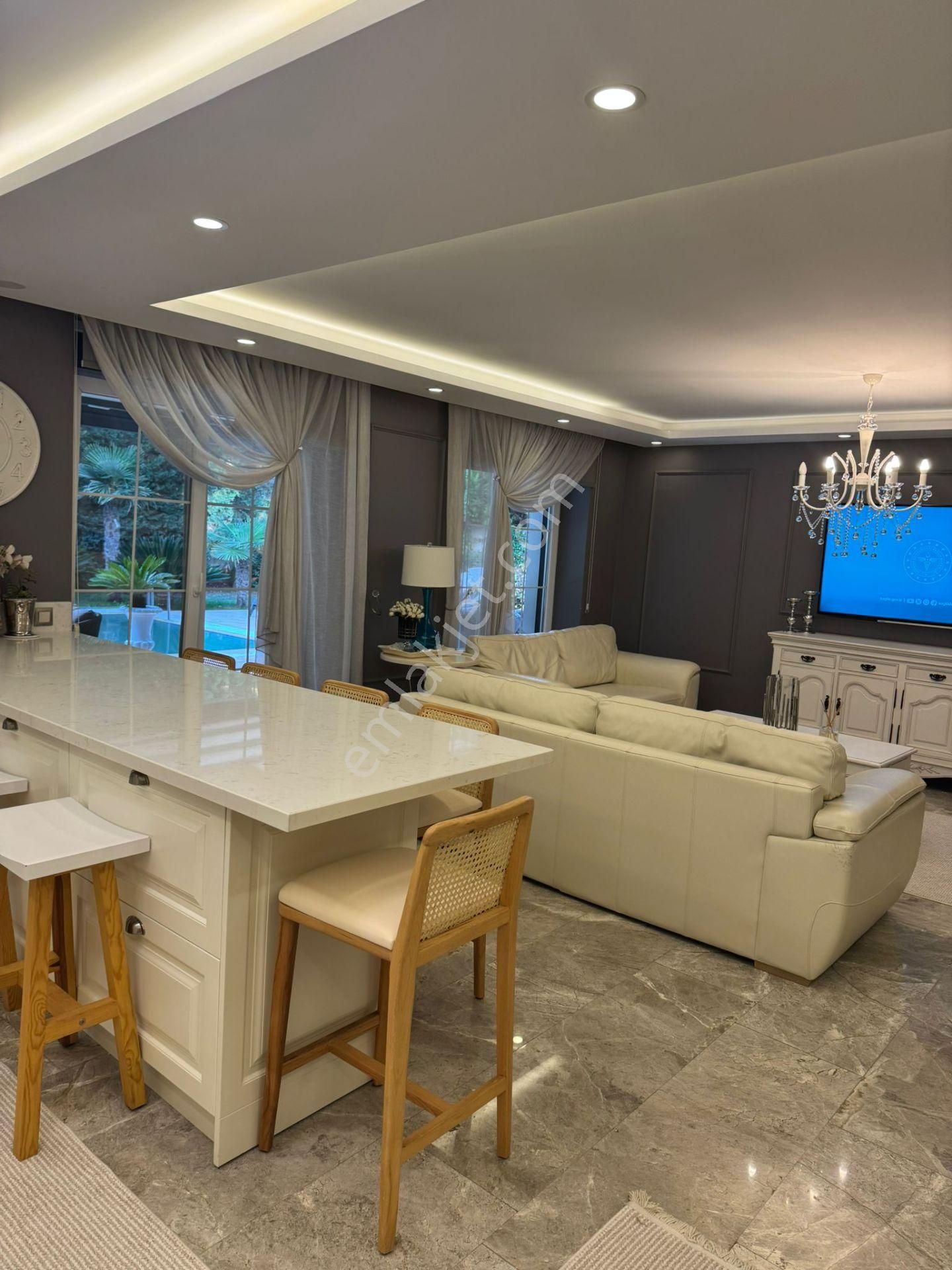 Uskumruköy Havuzlu Site İçerisinde Satılık Villa - Görsel 7