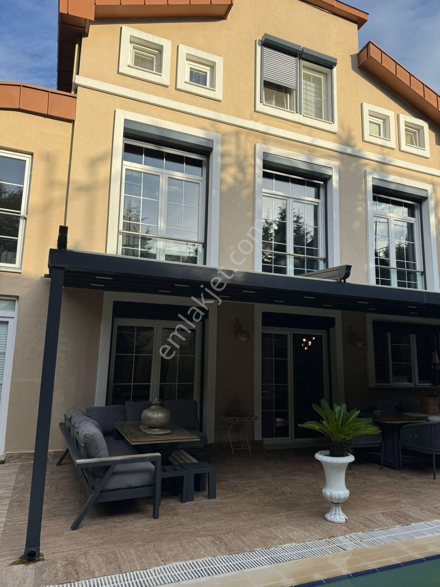 Uskumruköy Havuzlu Site İçerisinde Satılık Villa - Görsel 10