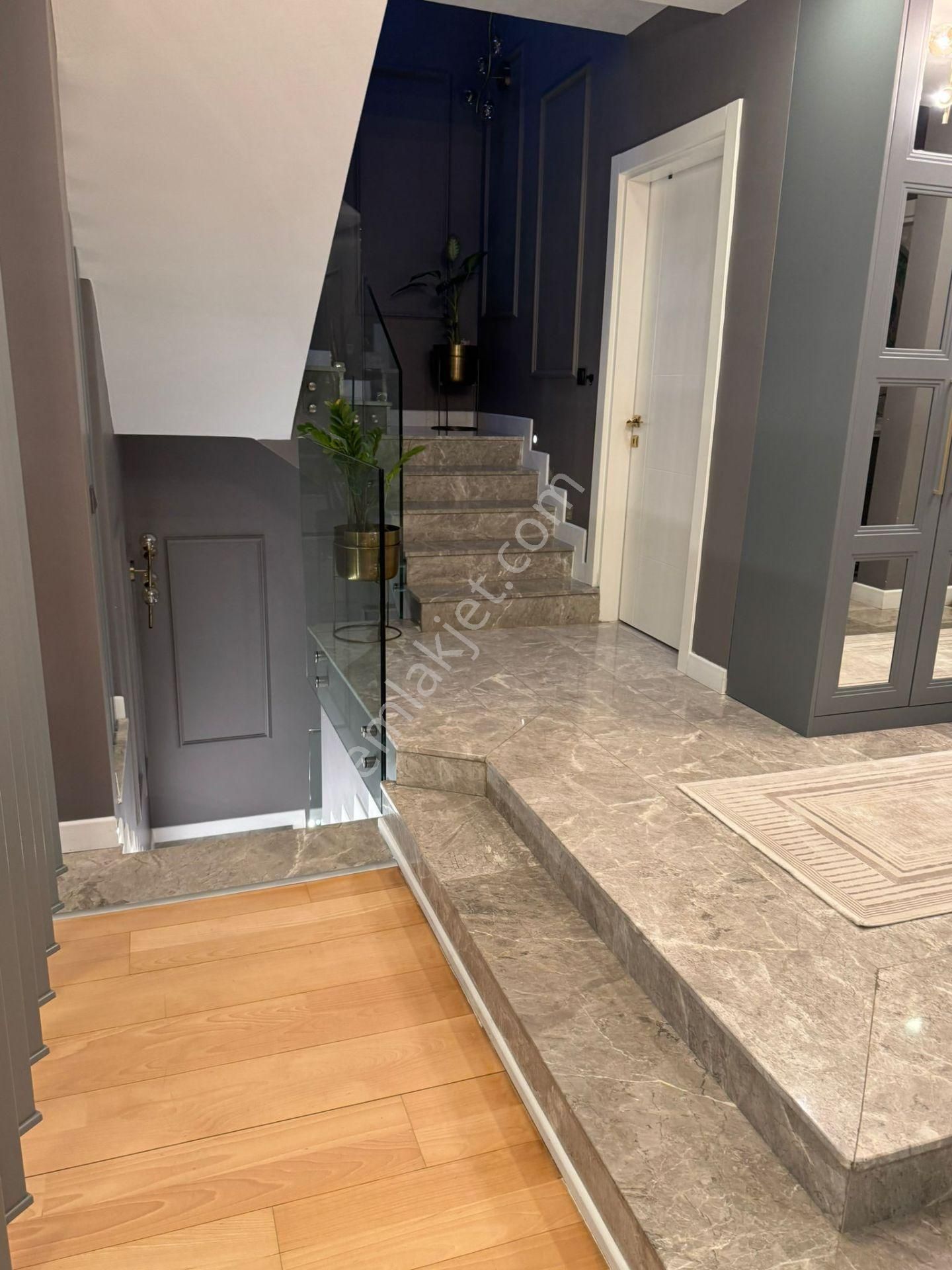 Uskumruköy Havuzlu Site İçerisinde Satılık Villa - Görsel 11