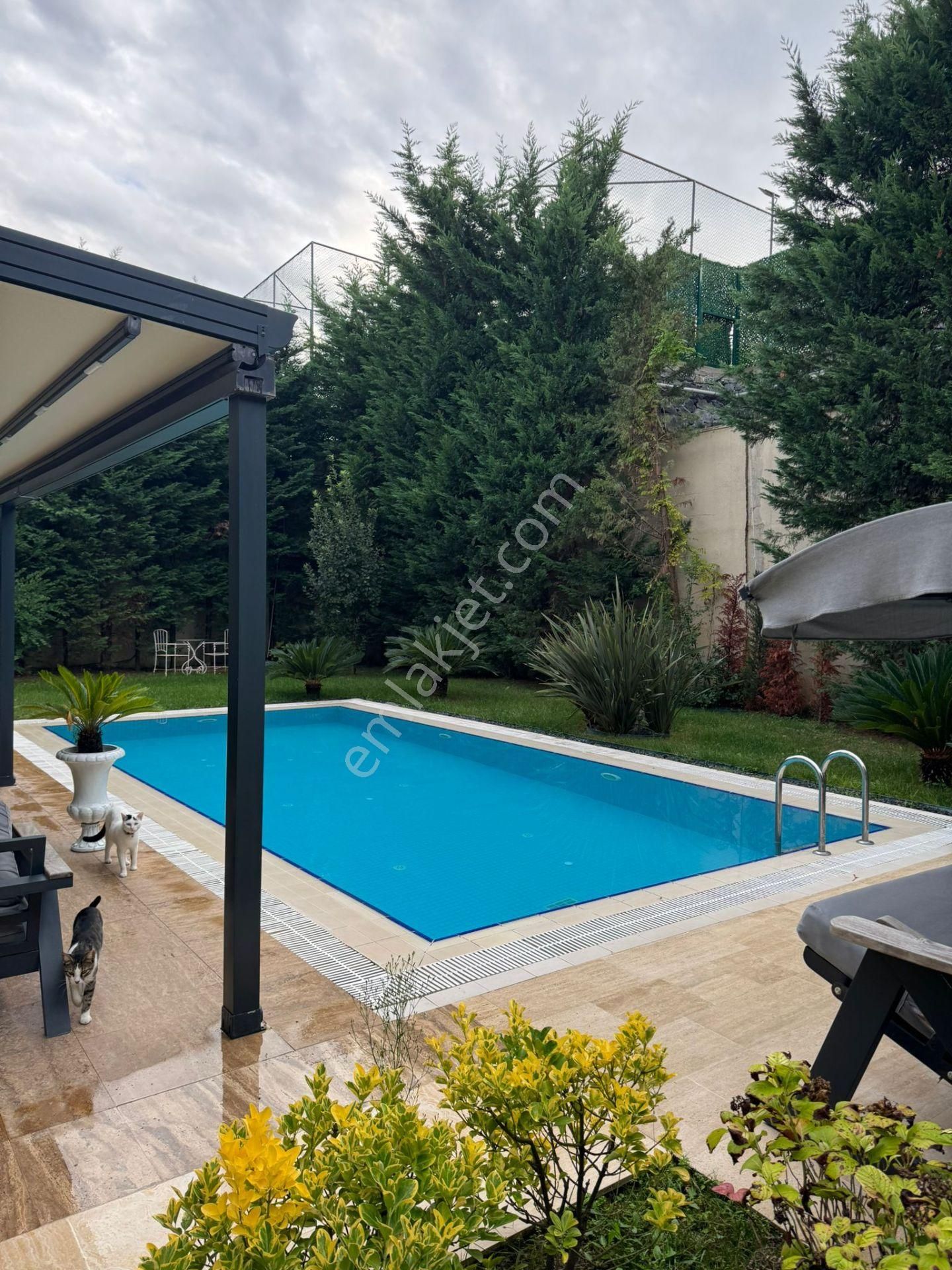 Uskumruköy Havuzlu Site İçerisinde Satılık Villa - Görsel 2