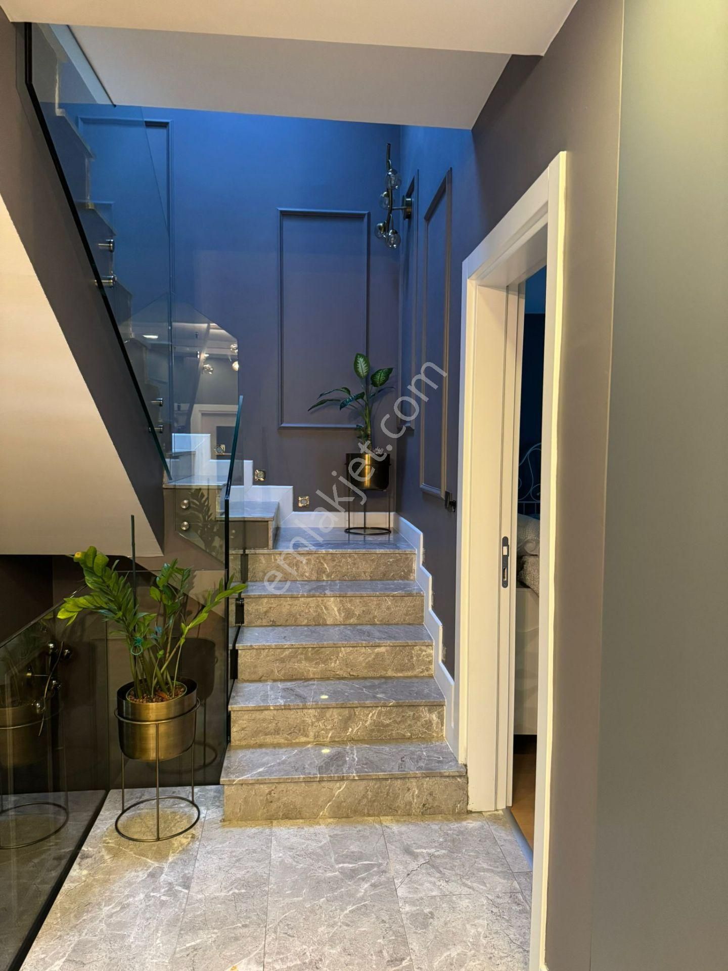 Uskumruköy Havuzlu Site İçerisinde Satılık Villa - Görsel 20