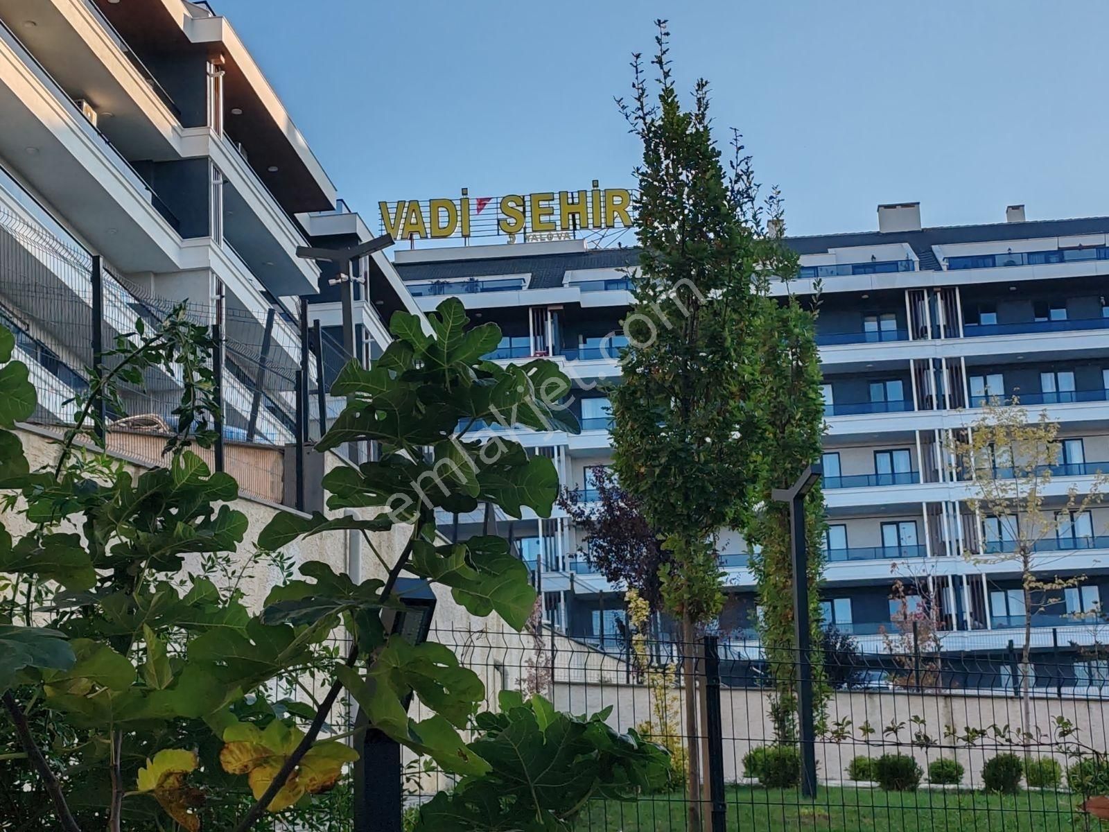 Vadi Şehirde Satılık Lüks 1+1 Daire