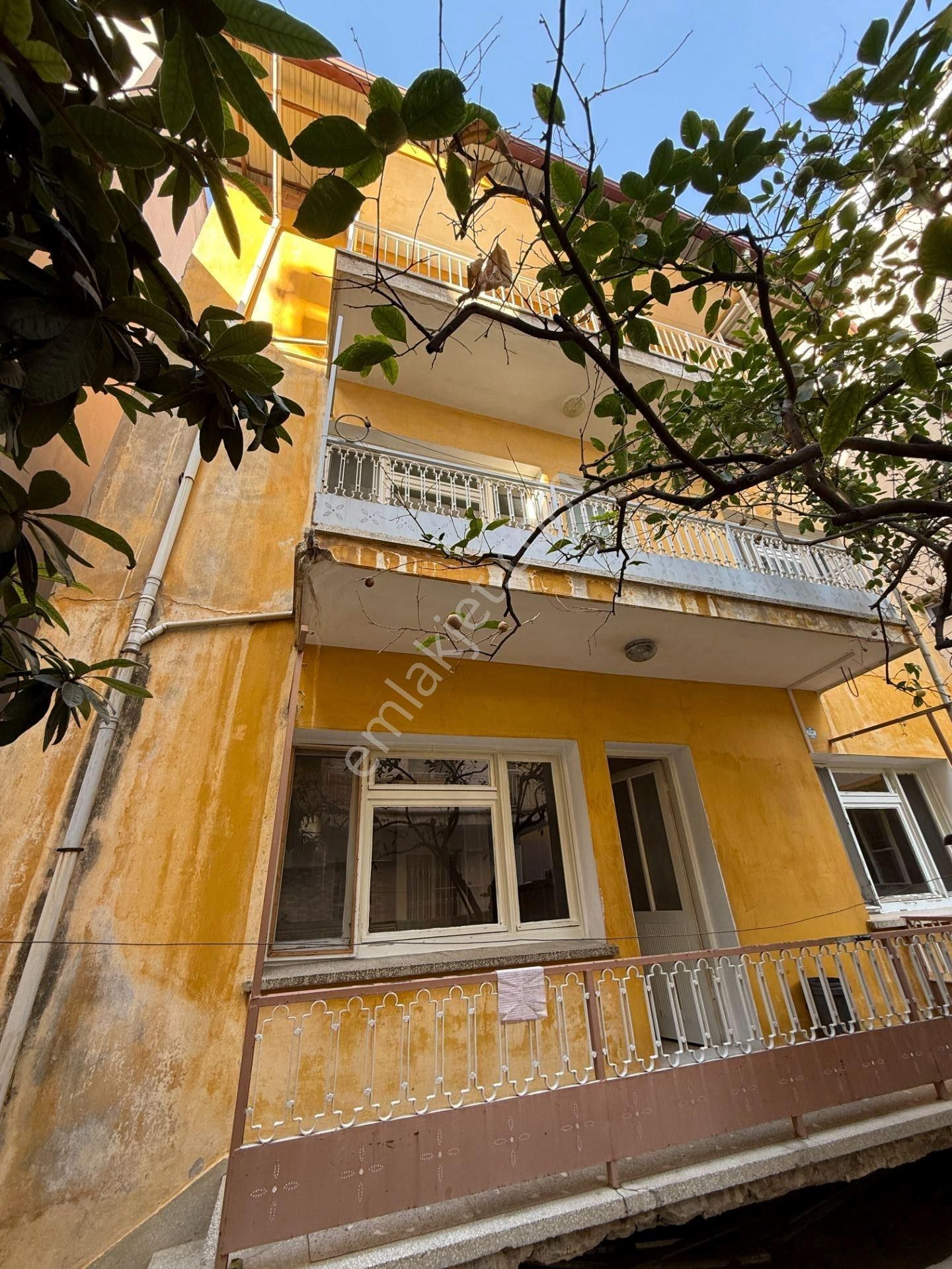 Söke Çeltikçi Mahallesinde Satılık 3 Katlı Bina