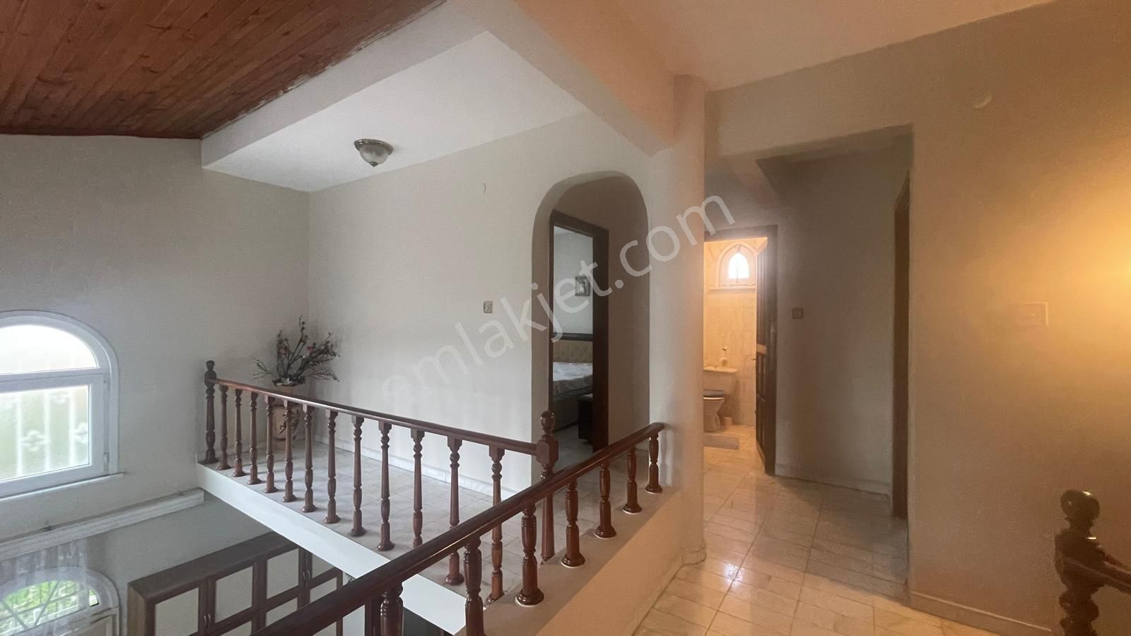 Yeniçiftlik'de Denize 250 Metre Merkezi Konu Müstakil 4+1 Villa - Görsel 13